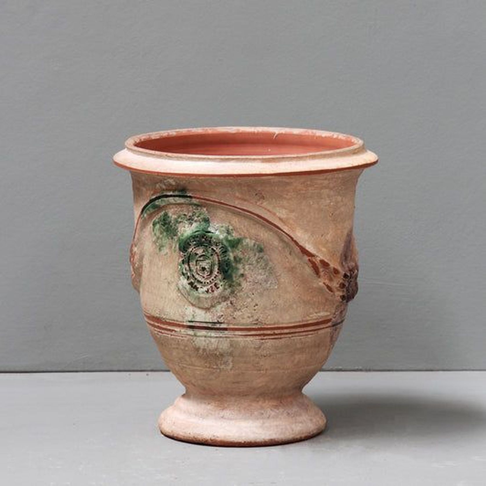 Le Chene Vert Antica Anduze Noisy Urn gallery detail image