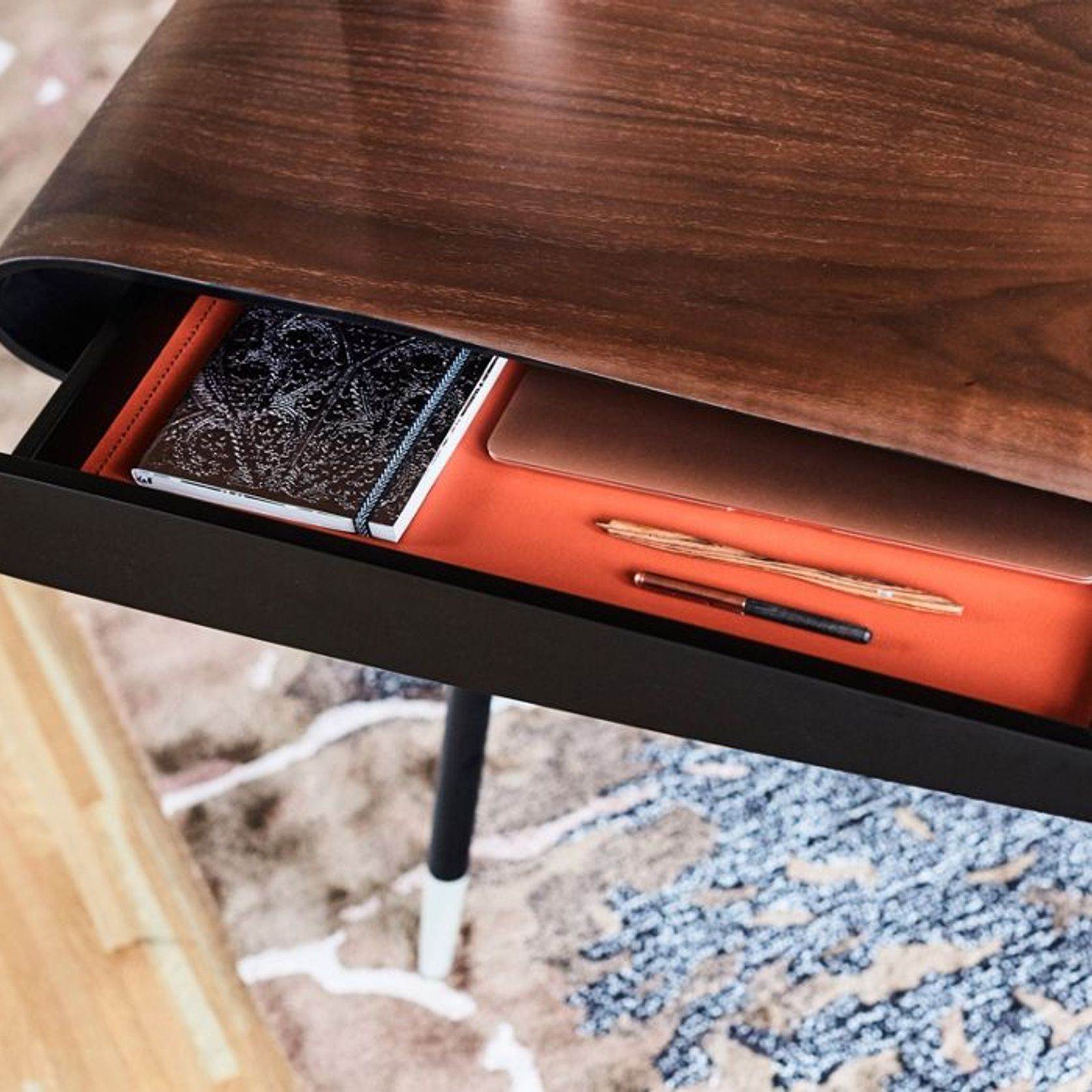 Calligraphie Desk - Walnut gallery detail image