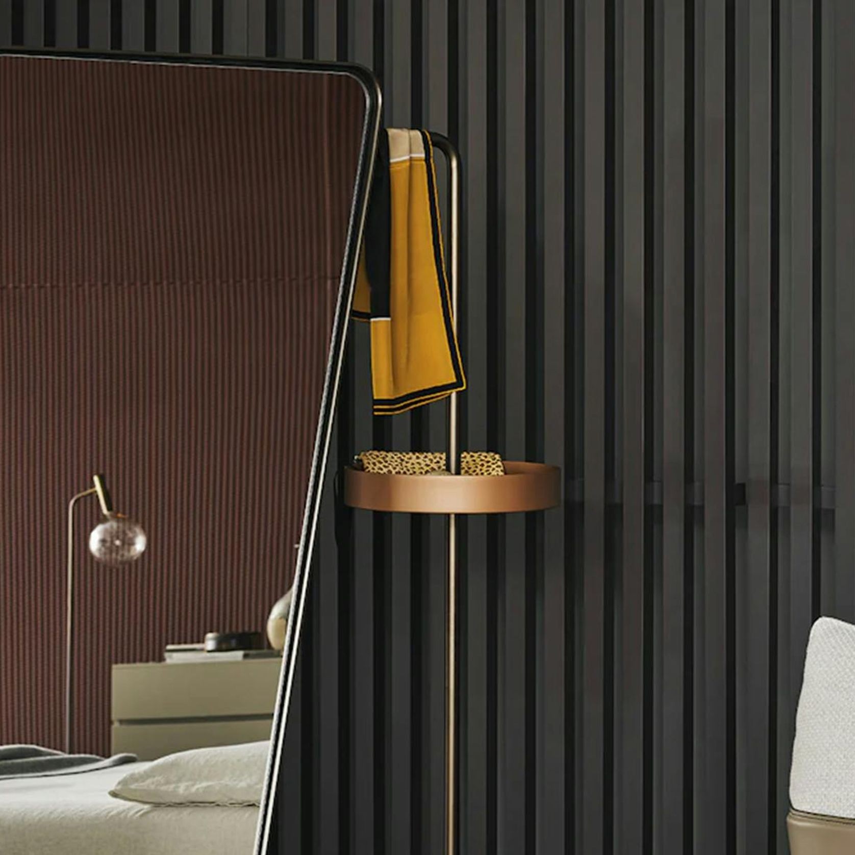 Camillo Valet Stand gallery detail image