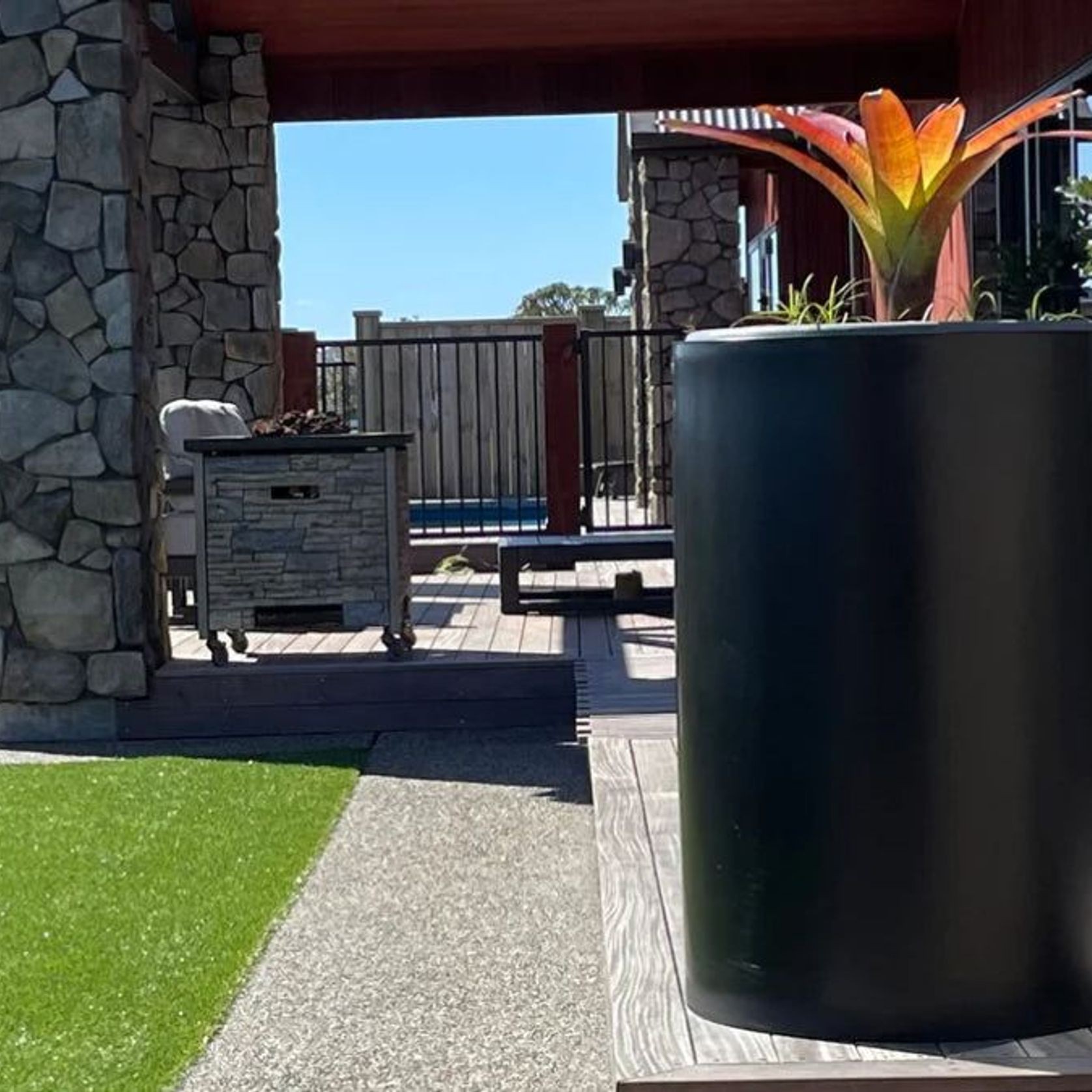 Cylindrus 9060 Planter gallery detail image