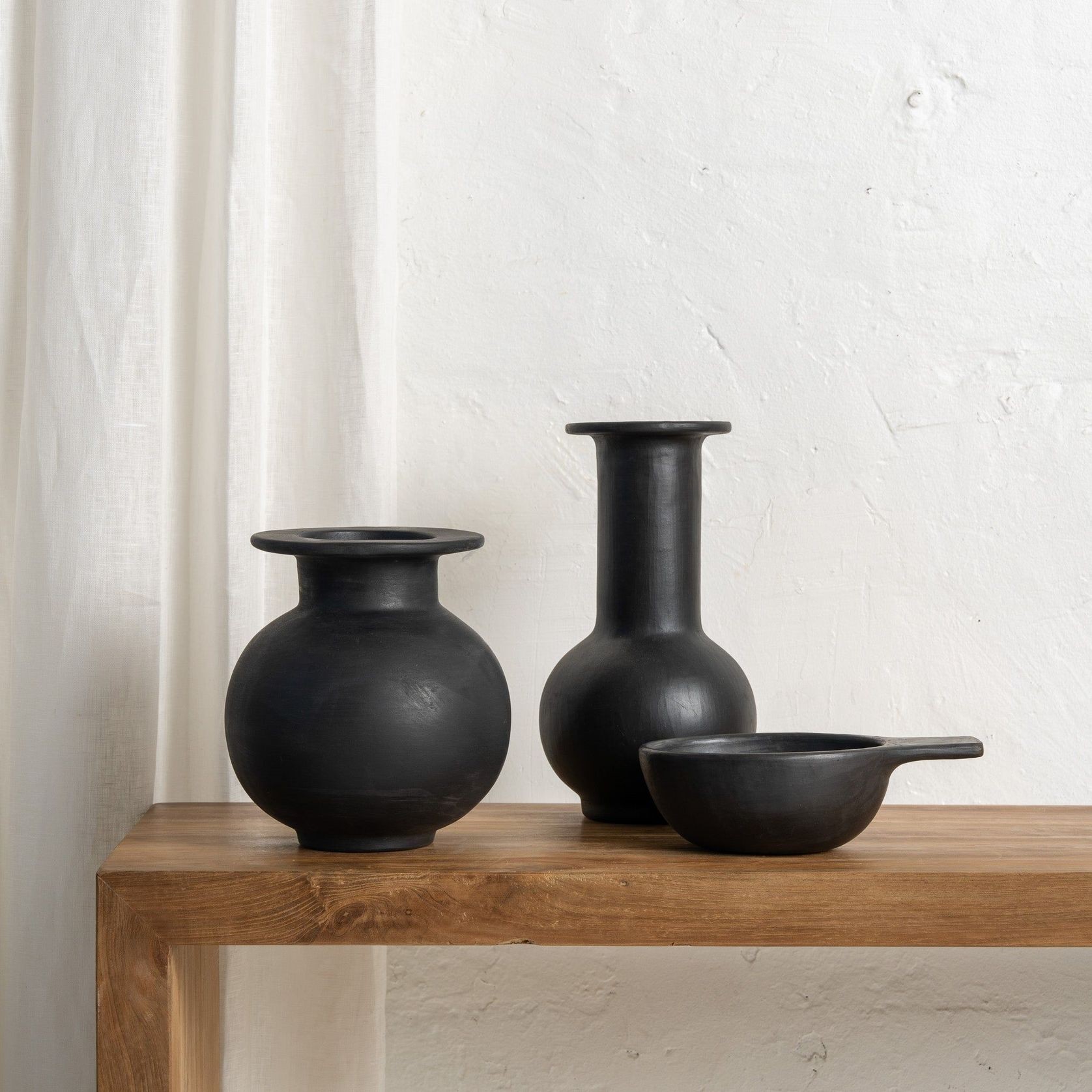 Neysa Curved Vase with Handles gallery detail image