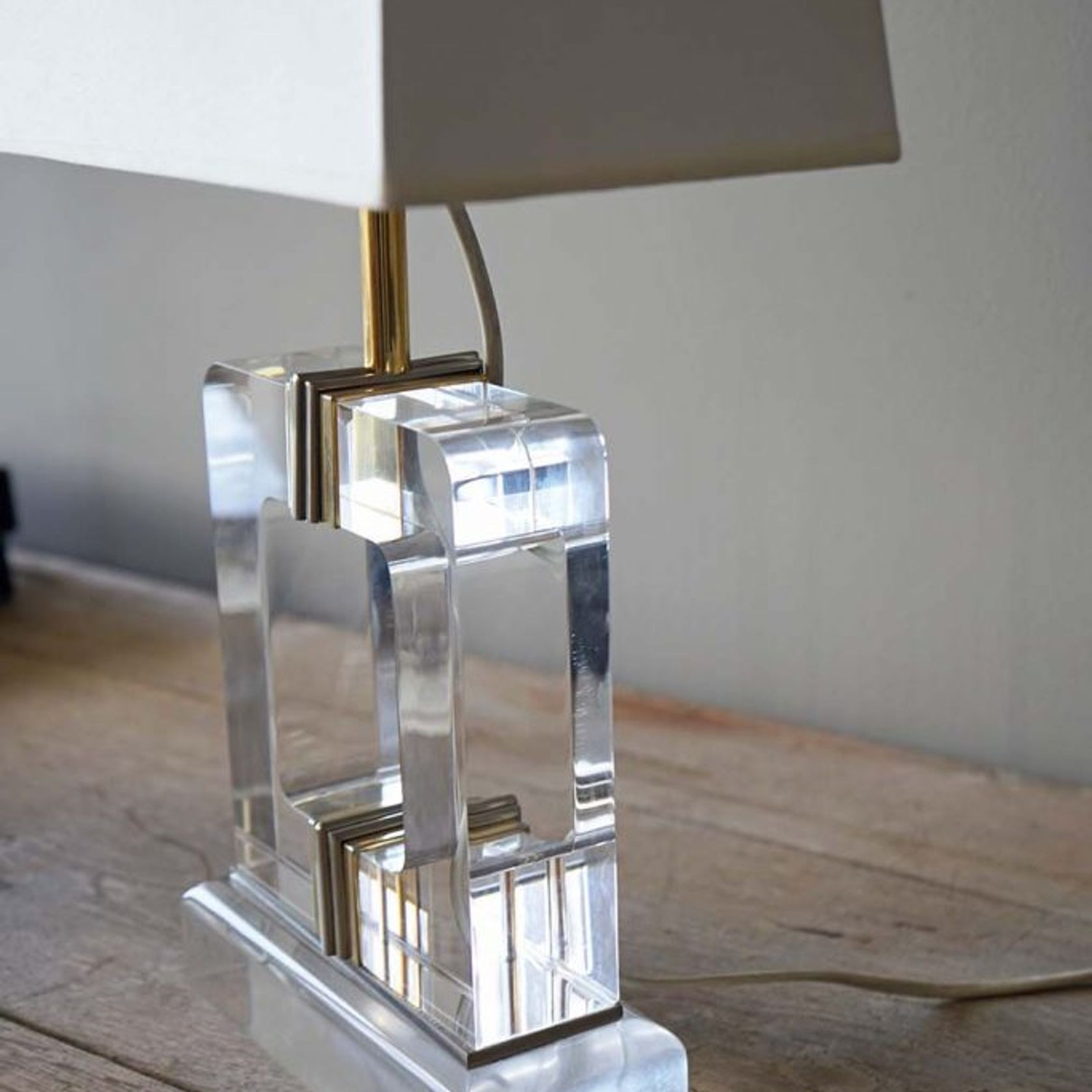 Mid-Century Lucite Lamp gallery detail image