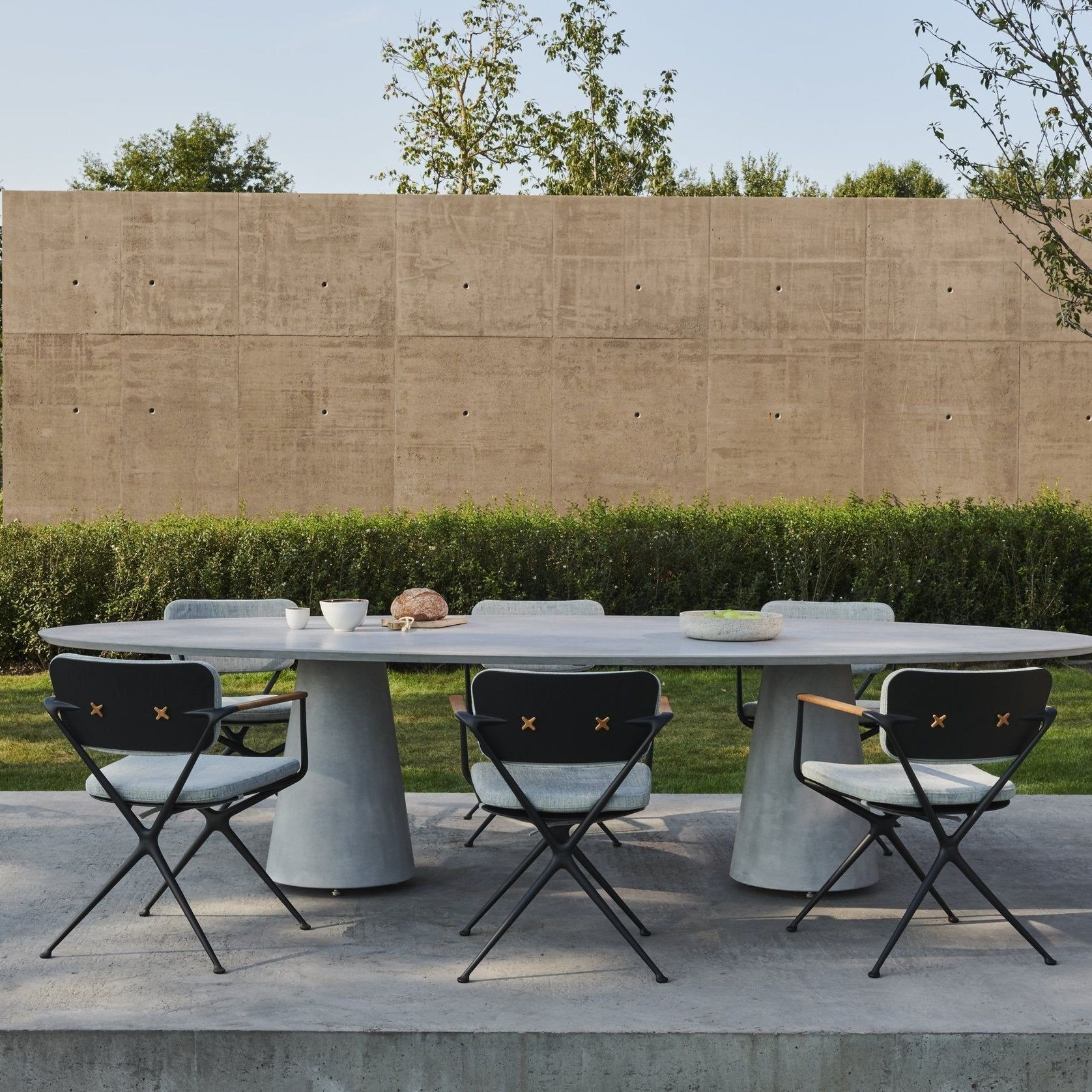 Conix Oval Dining gallery detail image