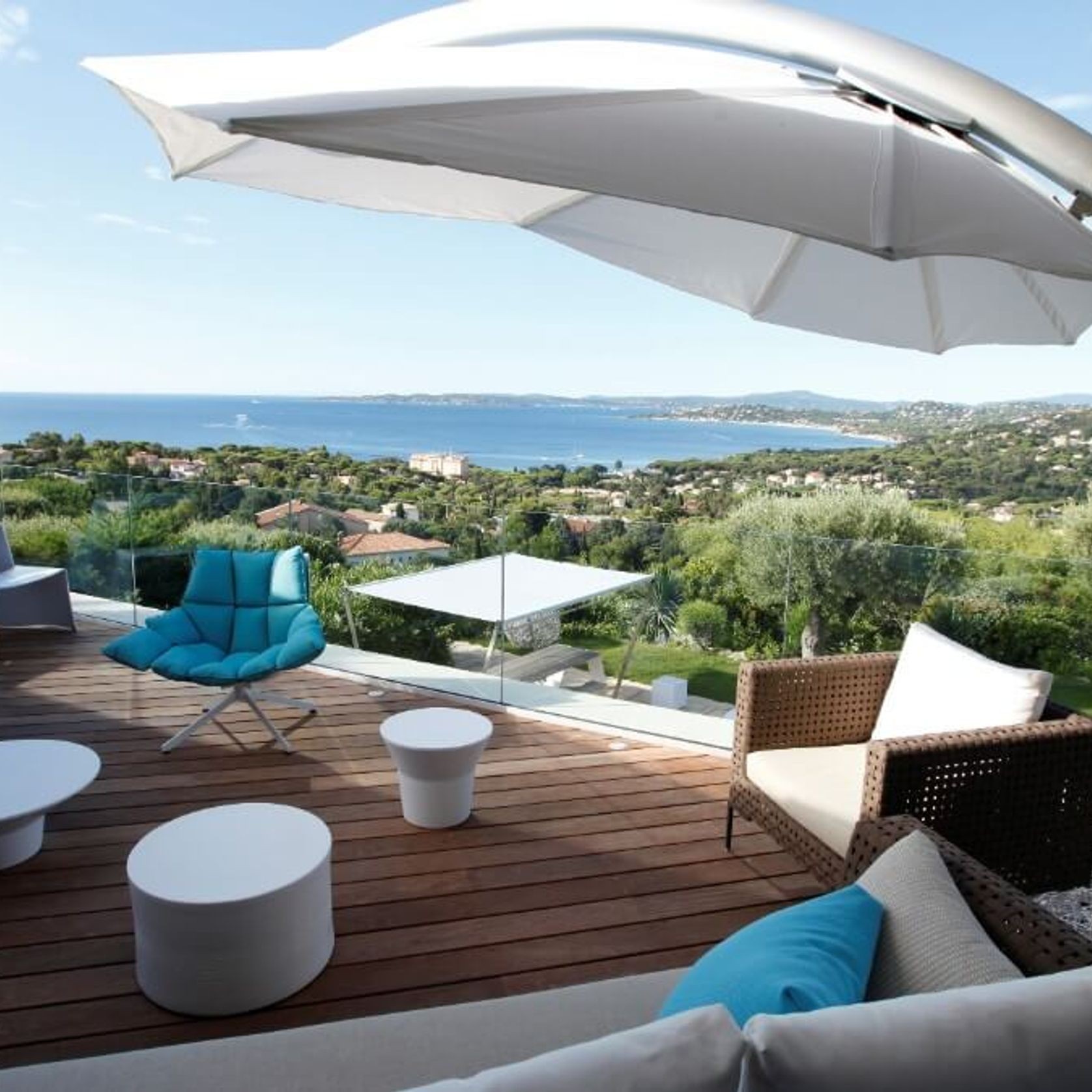 Umbrosa Icarus Cantilever Umbrella gallery detail image