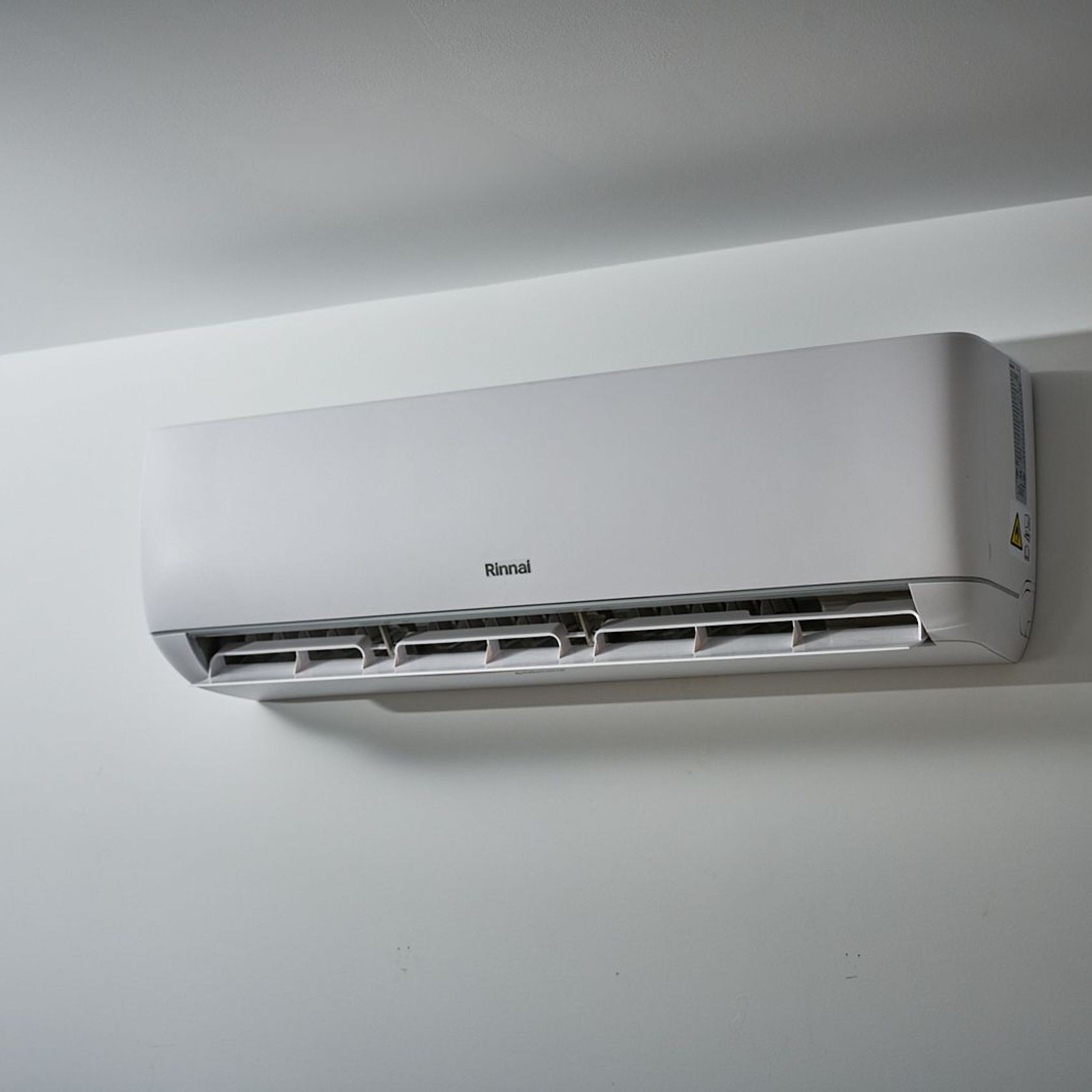 2.5kW Rinnai J Series Reverse Cycle Split System ArchiPro AU