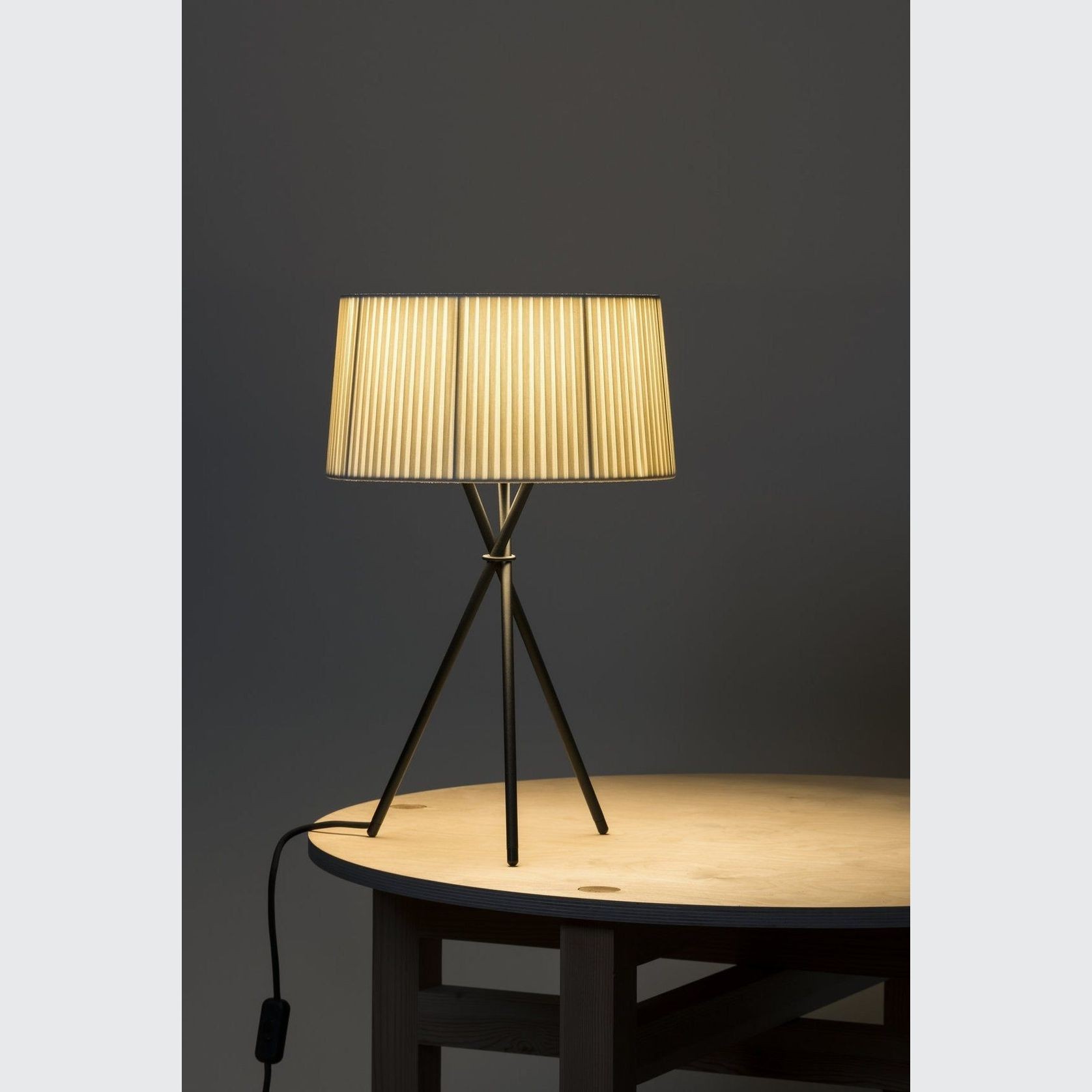 Tripode M3 Table Lamp by Santa & Cole | ECC gallery detail image