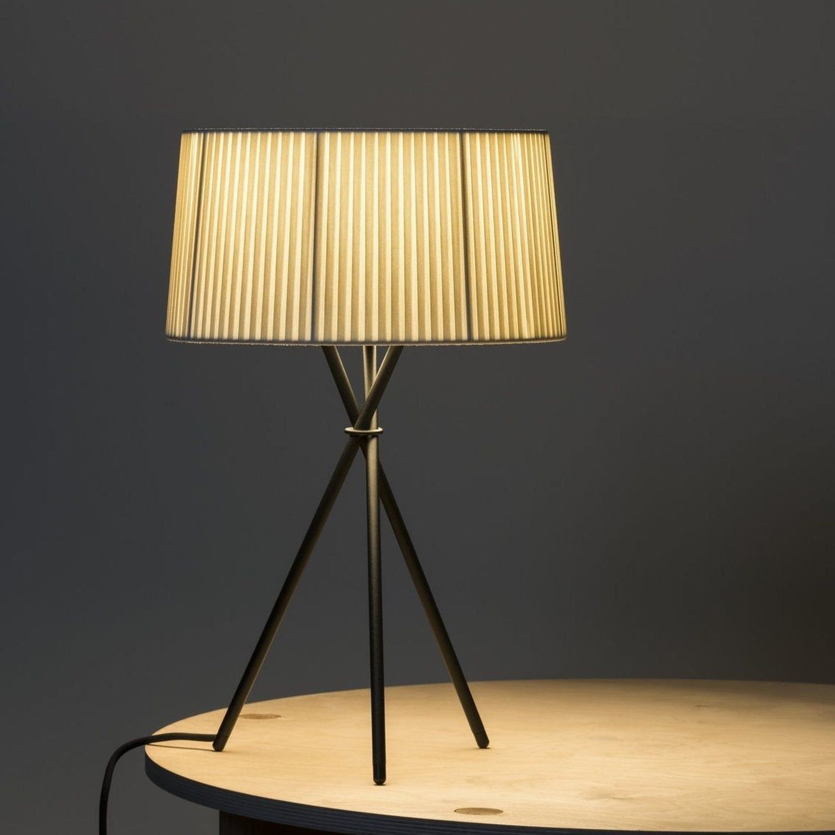 Tripode M3 Table Lamp gallery detail image
