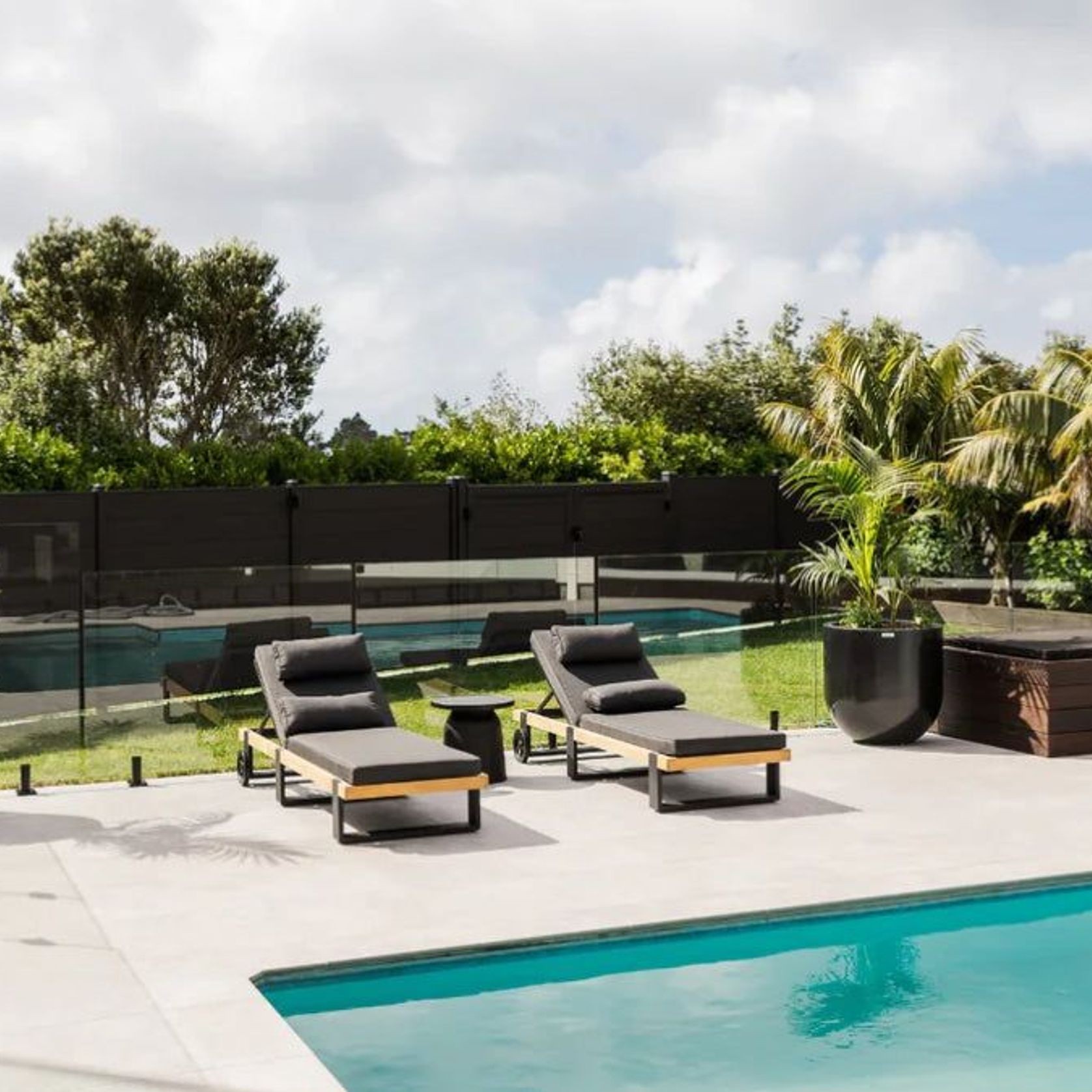 Lisbon 750 Planter gallery detail image