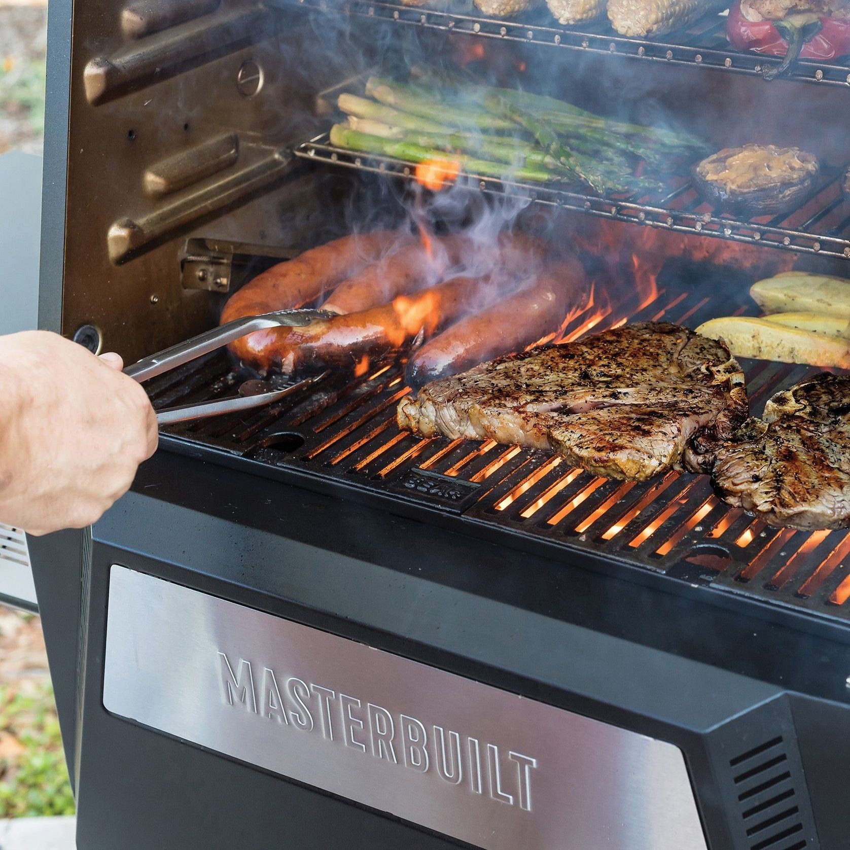 Masterbuilt Gravity Series 560 Charcoal Grill + Smoker gallery detail image