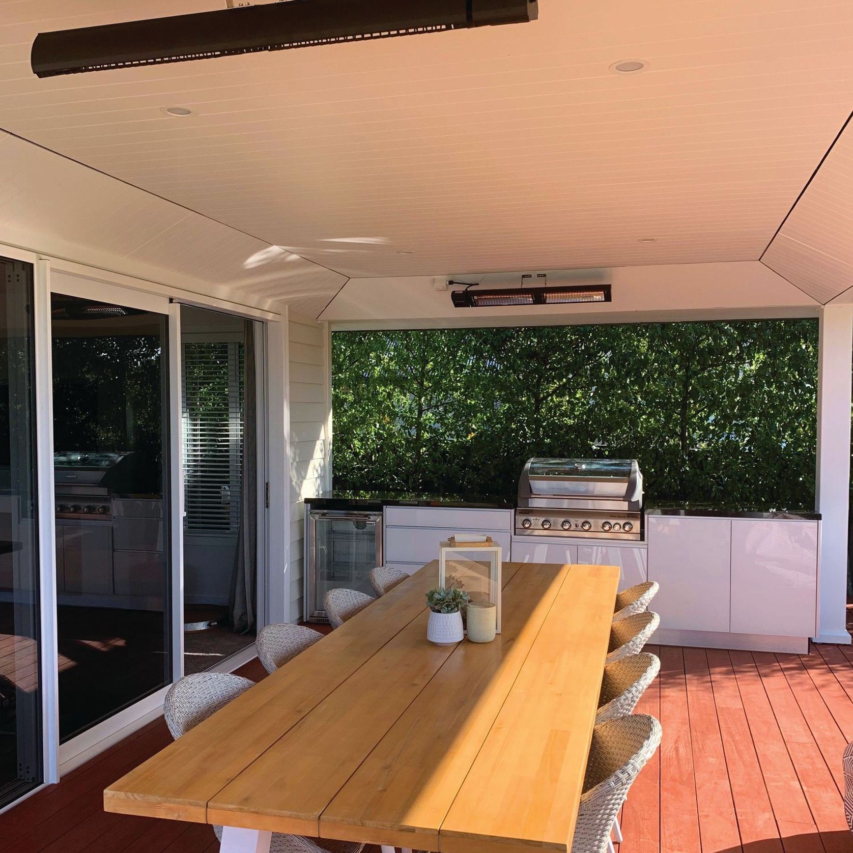 Manhattan 3000 Watt Heater with Remote gallery detail image