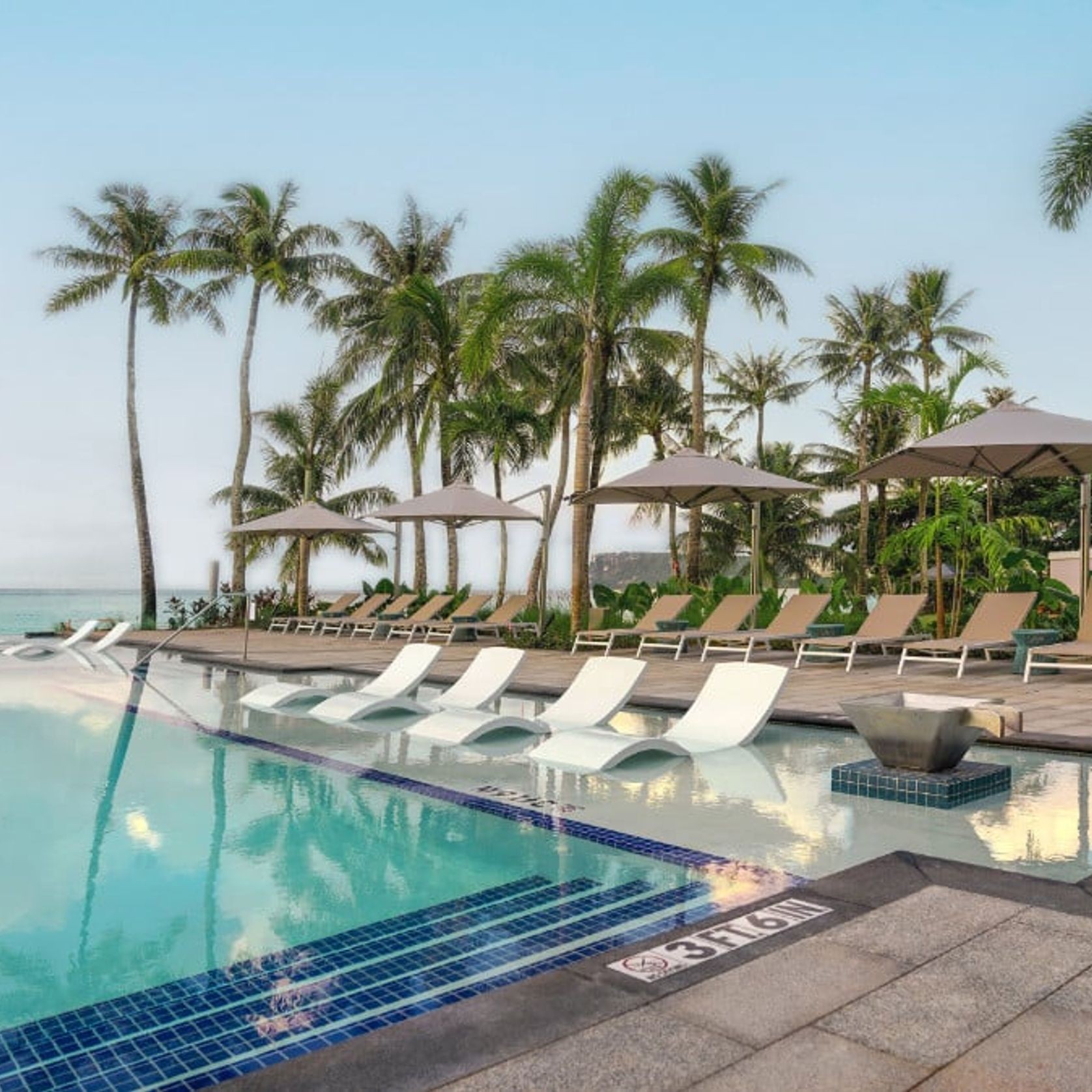 Shadowspec Serenity Rotating Cantilever Umbrella gallery detail image