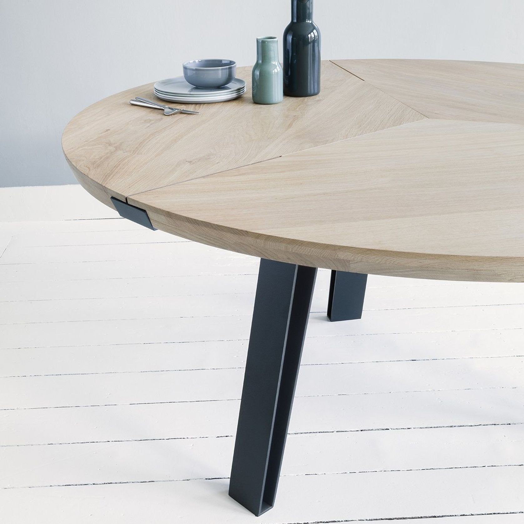 Side to Side Table Round gallery detail image