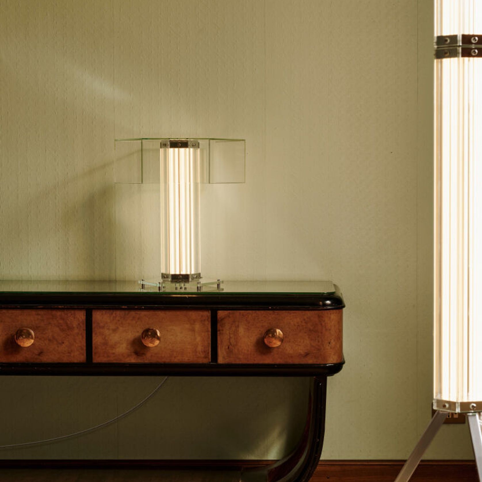 Superwire T Table Lamp by Flos gallery detail image