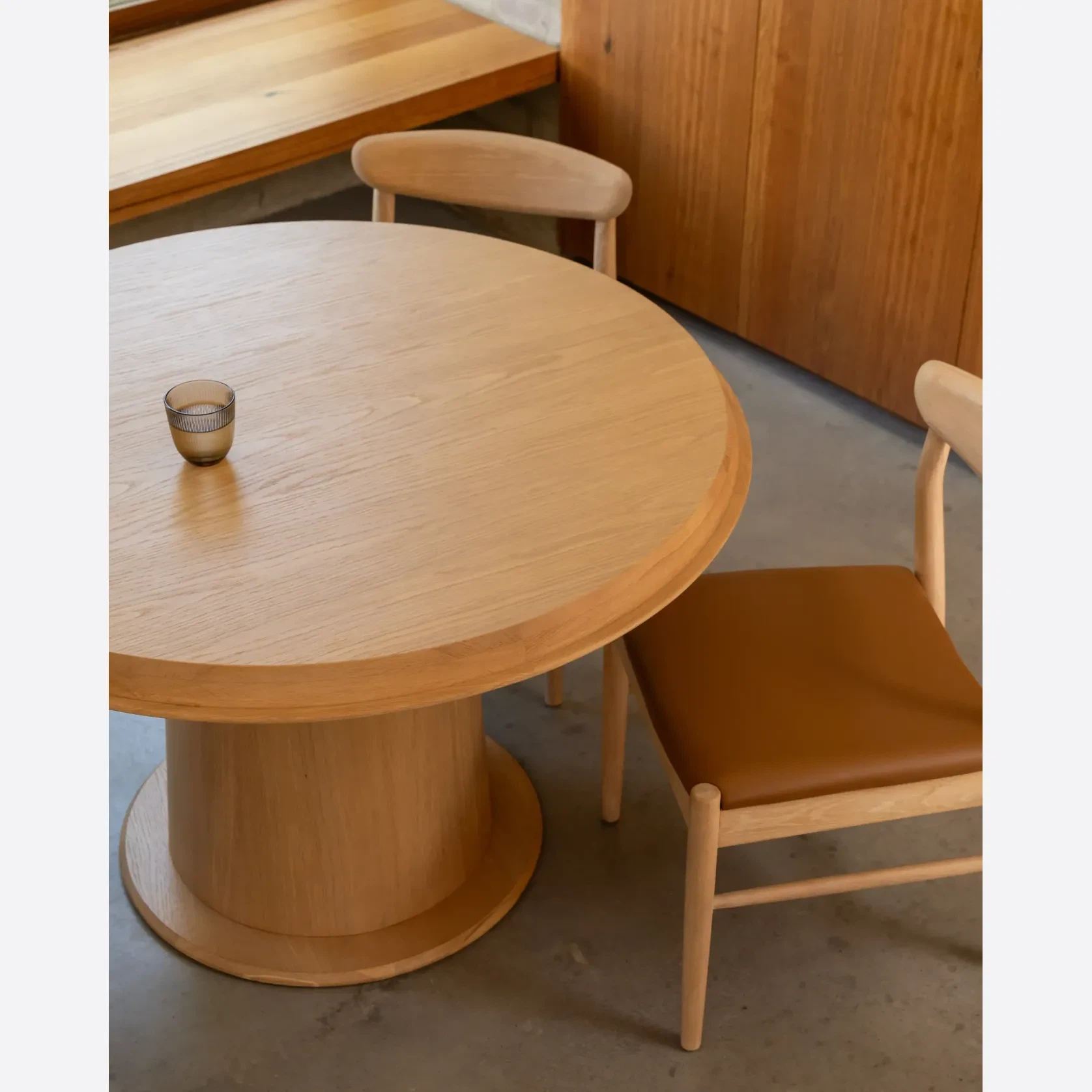 Tone Round Dining Table 120cm - Oak gallery detail image