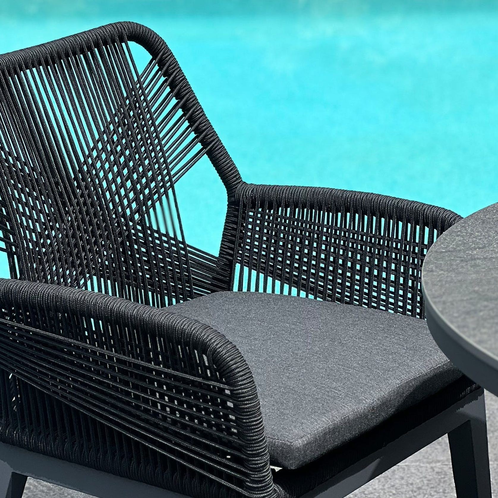 Adele Round Ceramic Table With Serang Chairs 5pc Outdoor Dining Setting