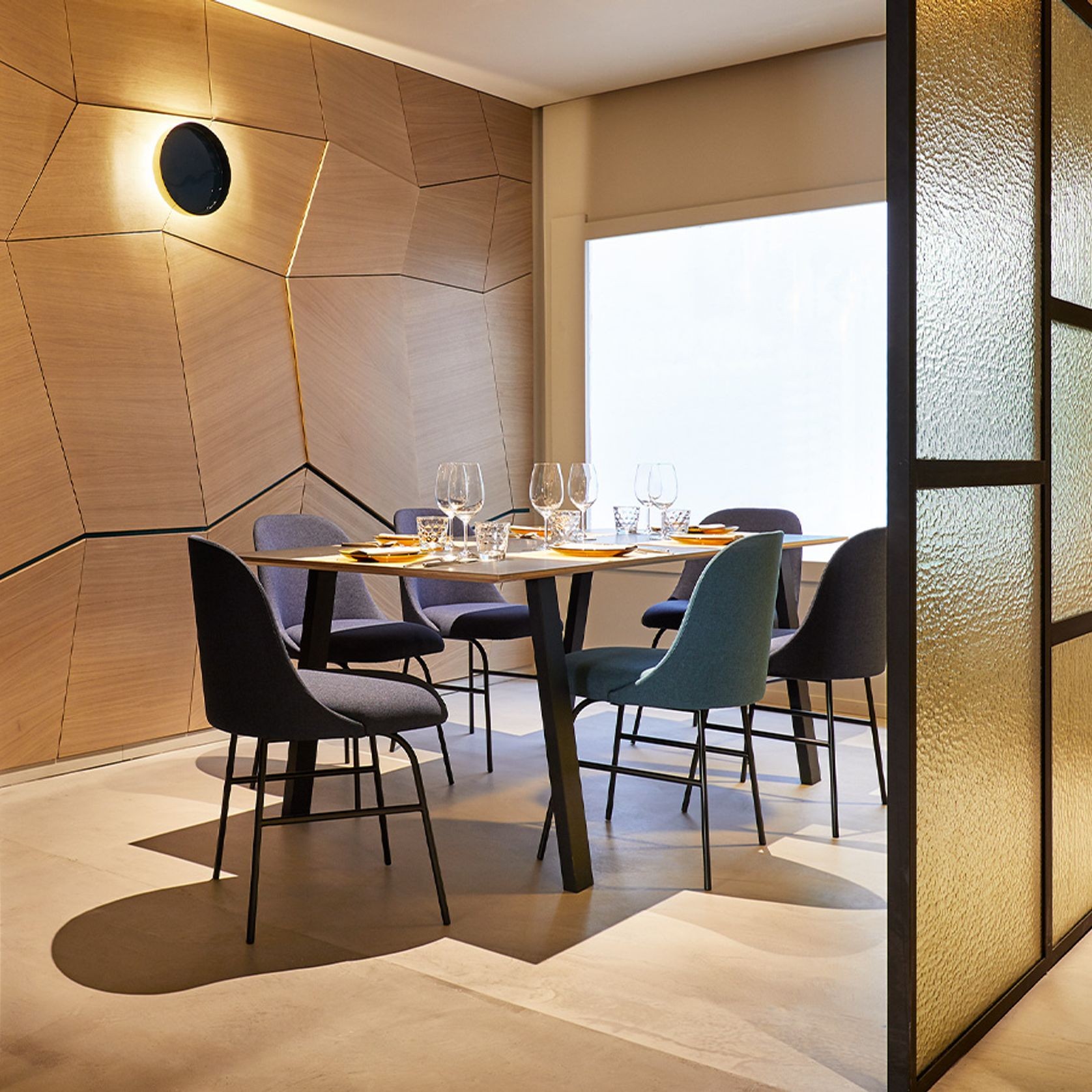 Aleta Chair - Four Metal Legs gallery detail image