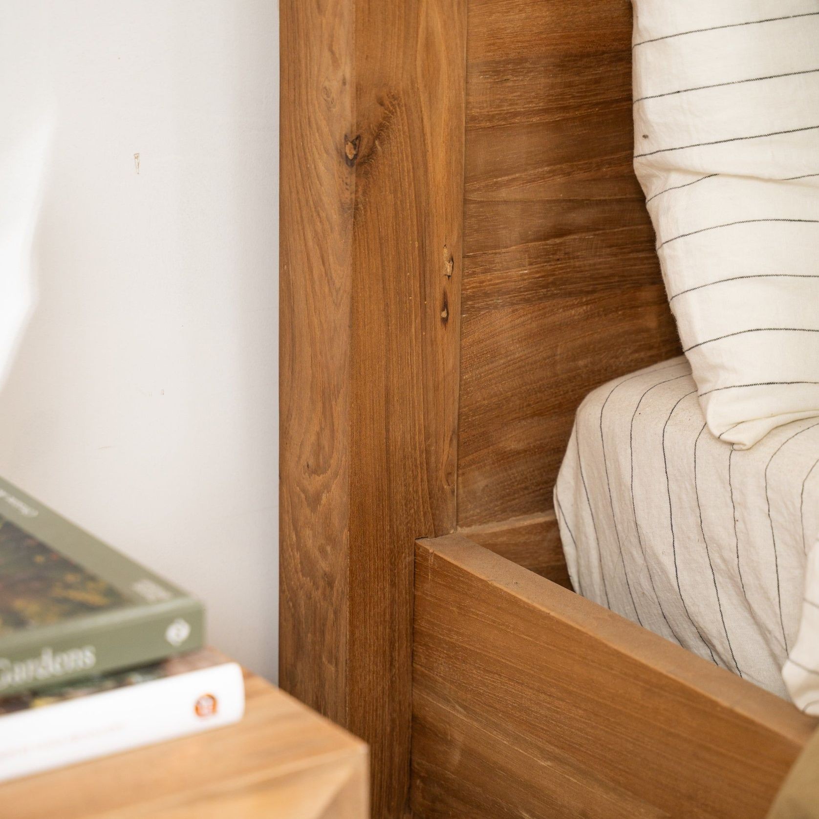 Aren Canopy Bed gallery detail image