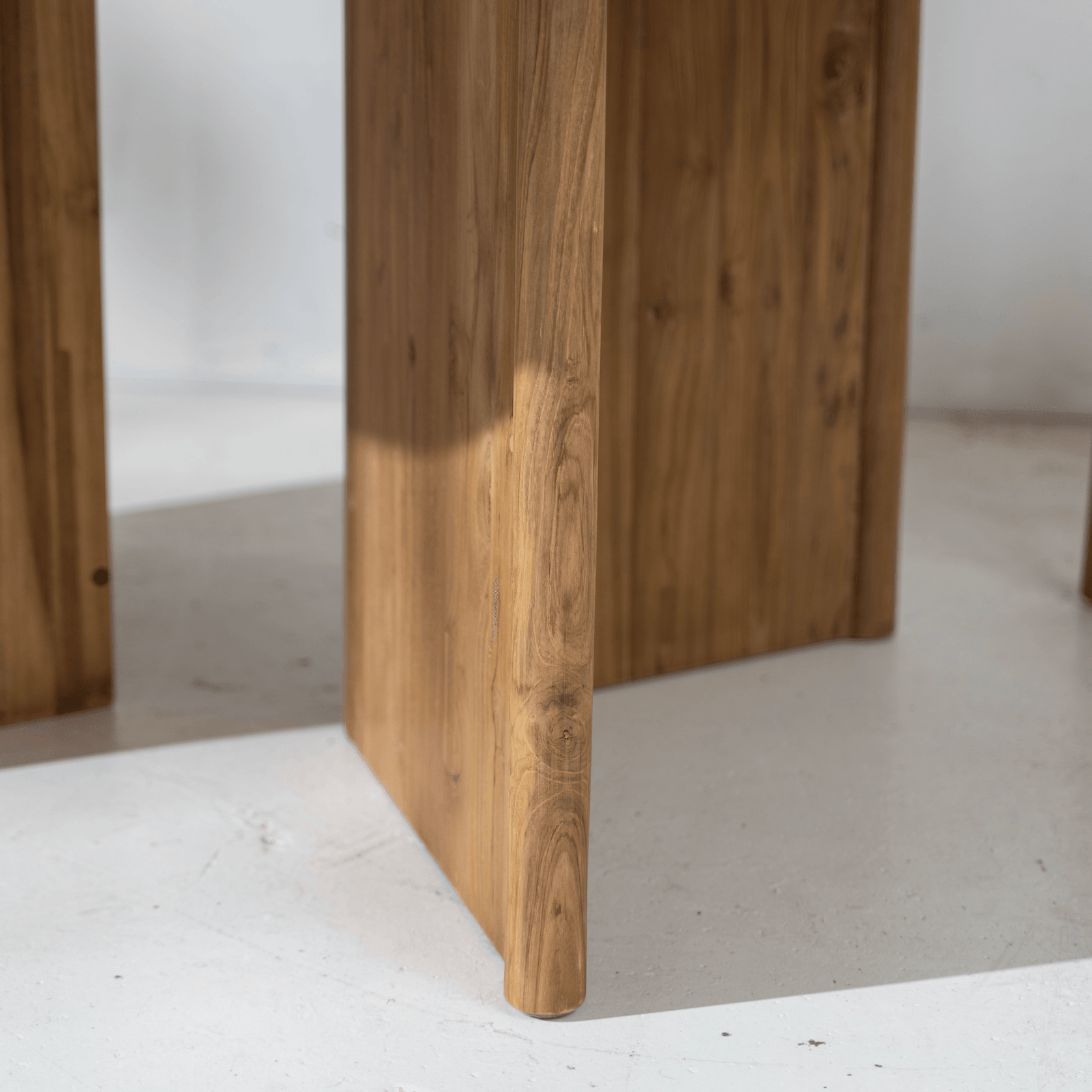 Avus Round Table in Natural gallery detail image