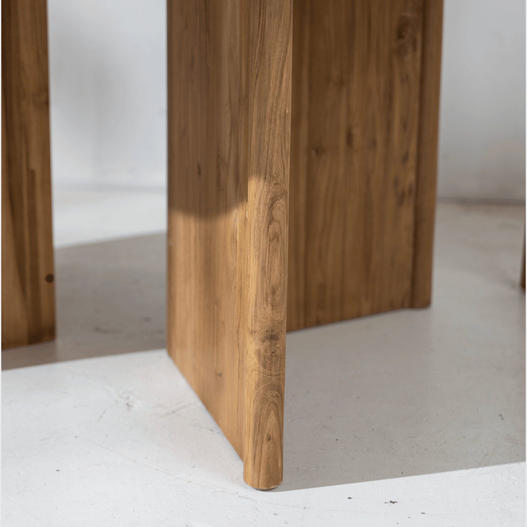 Avus Round Table in Natural gallery detail image