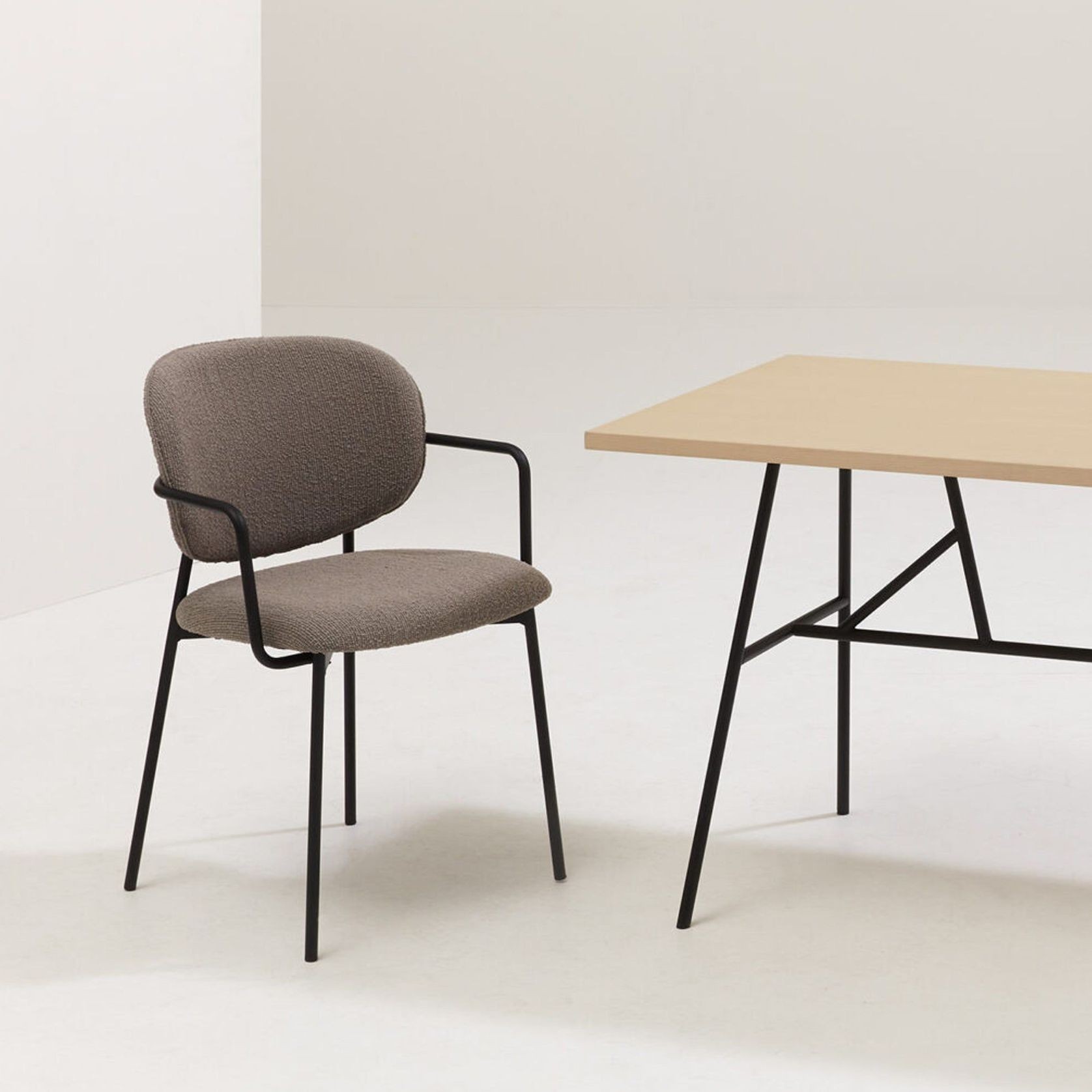 Wround Chair with Arms gallery detail image