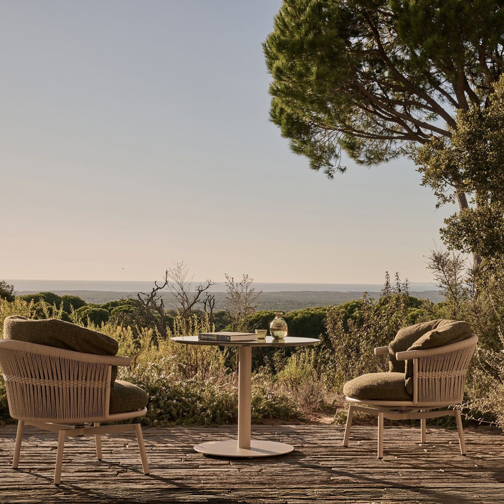 CESTA Swivel Lounge Chair gallery detail image