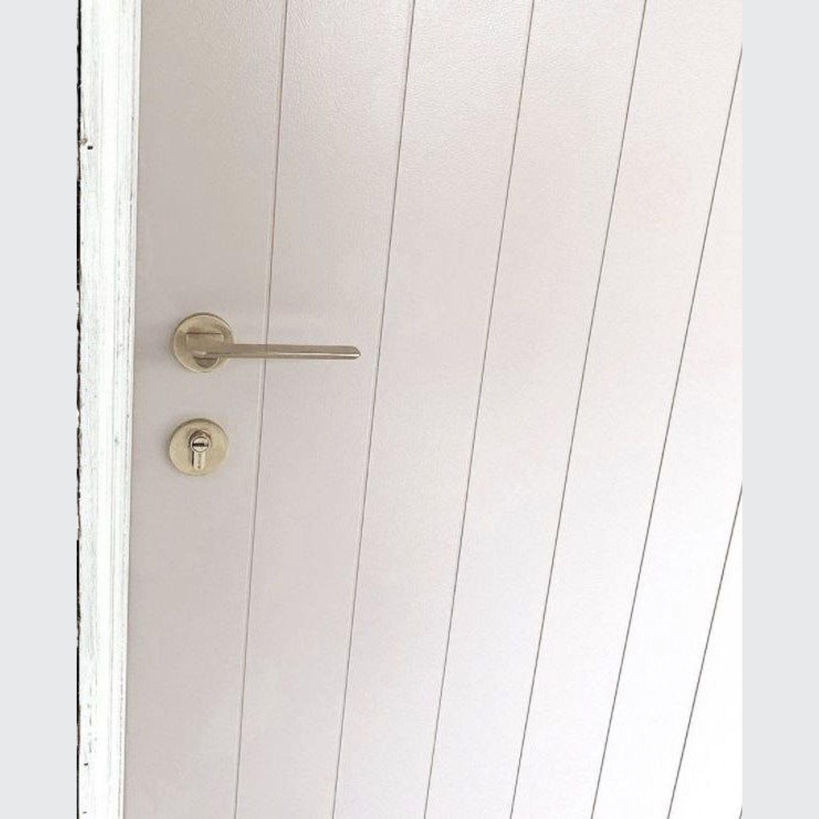 SATIN NICKEL Door Handle ENTRANCE (52mm rose) I Mucheln EDGE Series gallery detail image