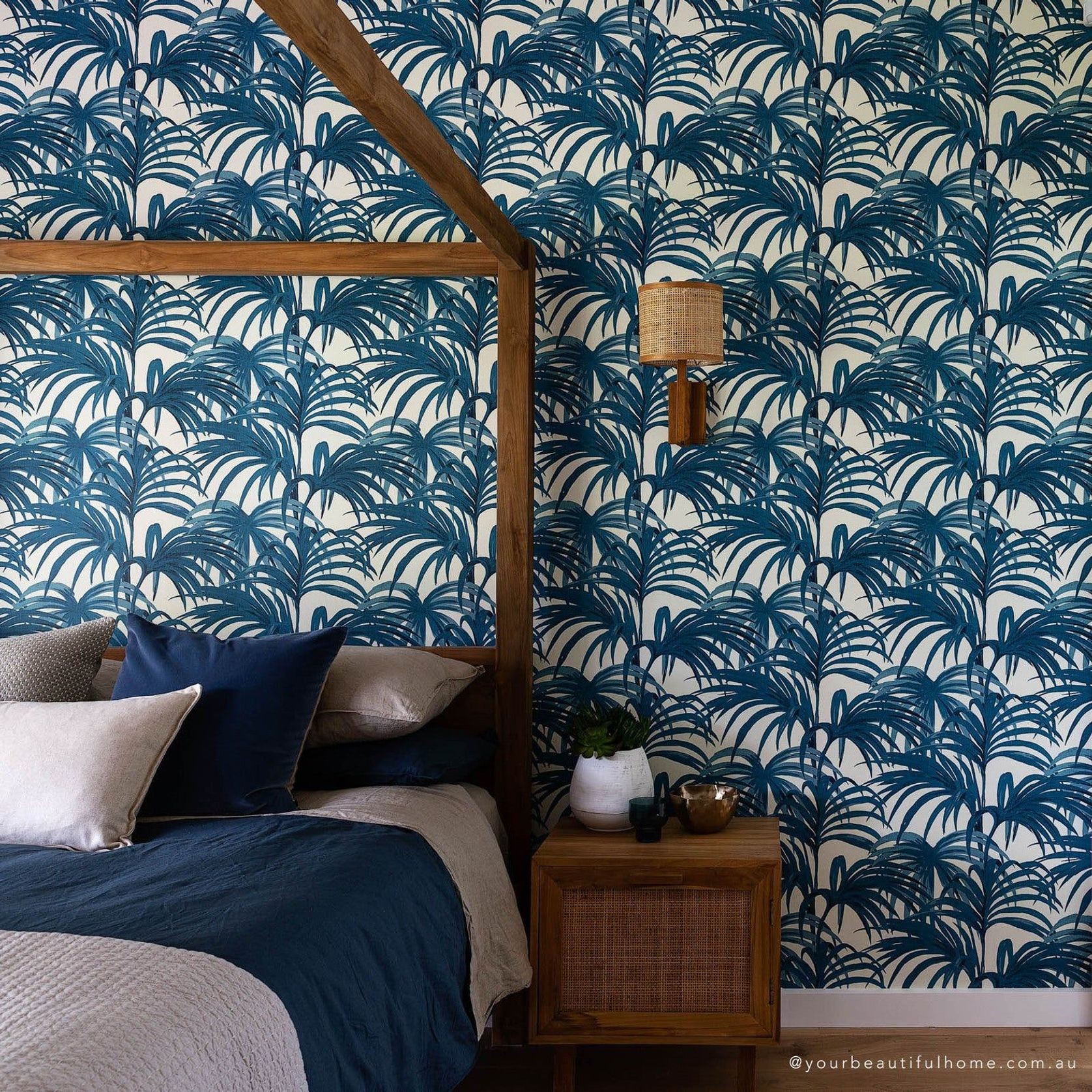 Aren Canopy Bed gallery detail image