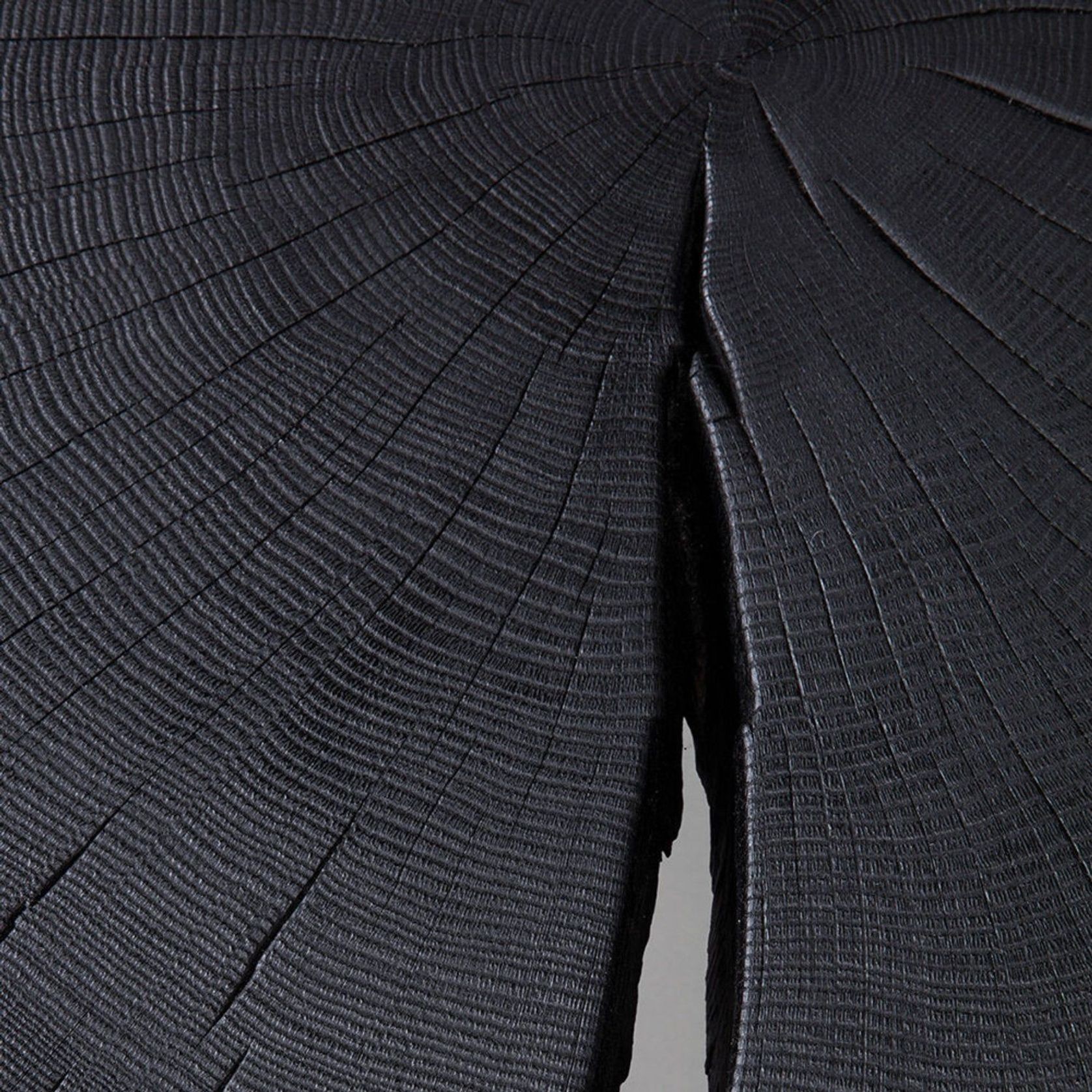 Janua | BC 05 Stomp Table | 40-50cm | Black gallery detail image