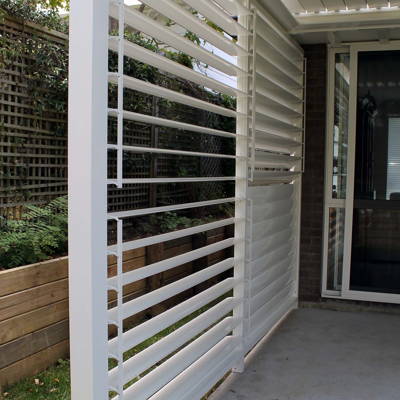 Hand Adjustable Louvre Panels (KISS Pivot System) gallery detail image