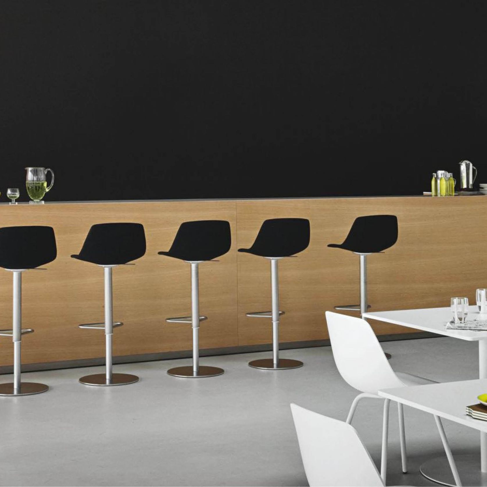 Miunn Stool with Swivel Base gallery detail image