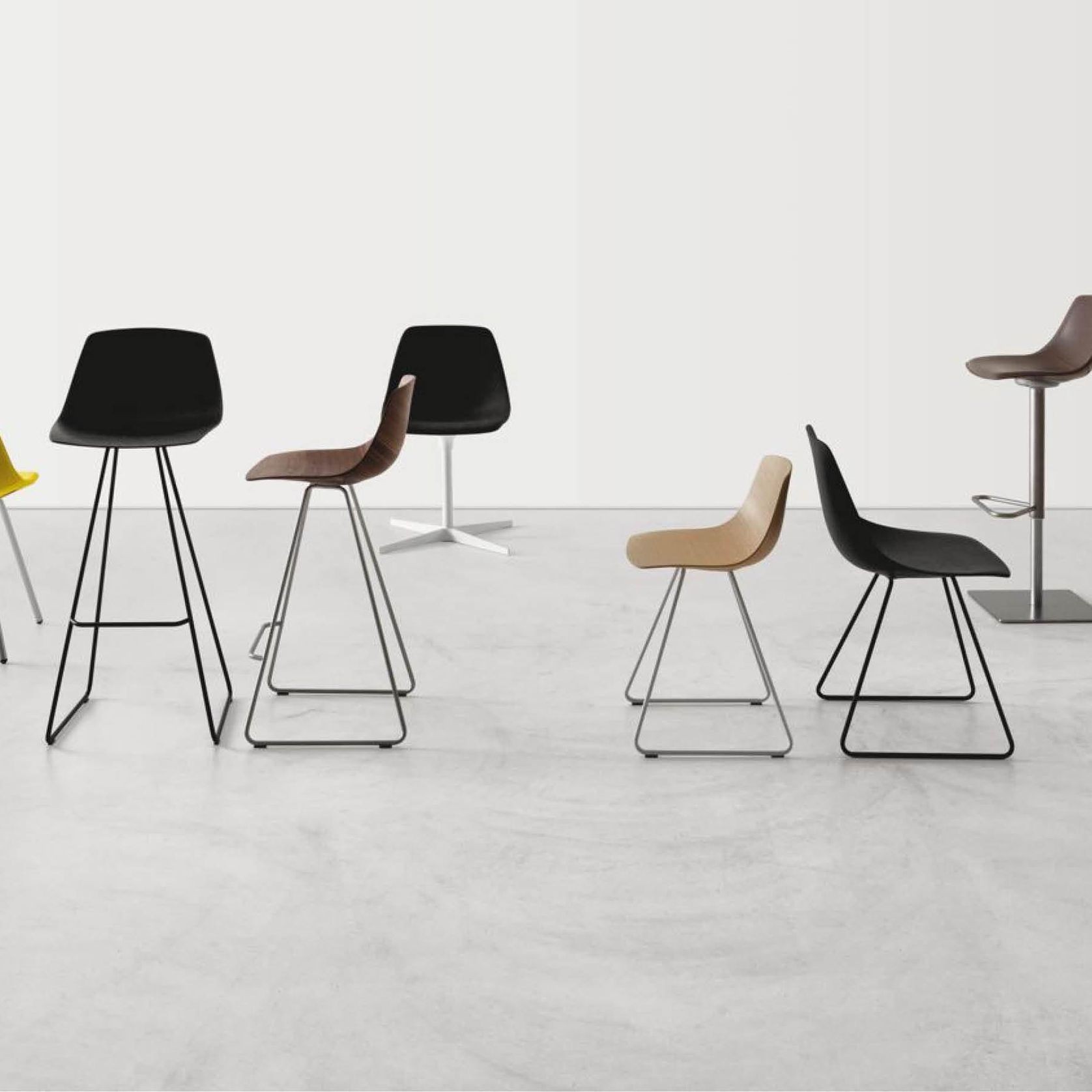 Miunn Stool with Swivel Base gallery detail image