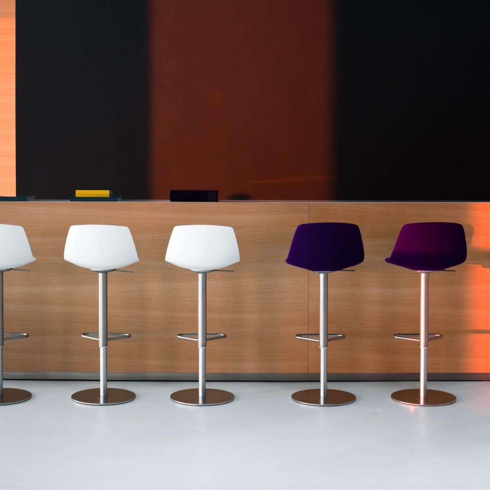 Miunn Stool with Swivel Base gallery detail image