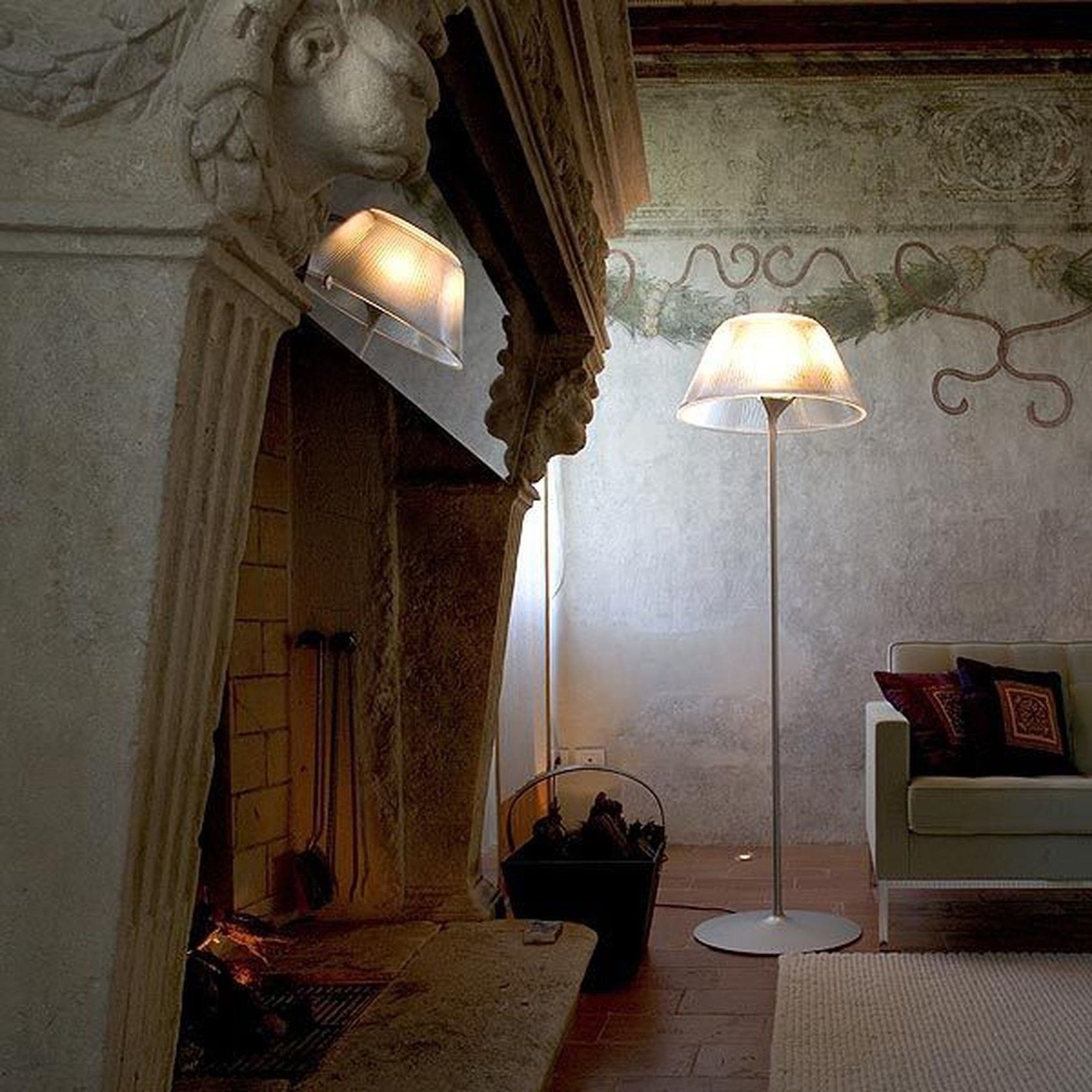 Romeo Moon F gallery detail image