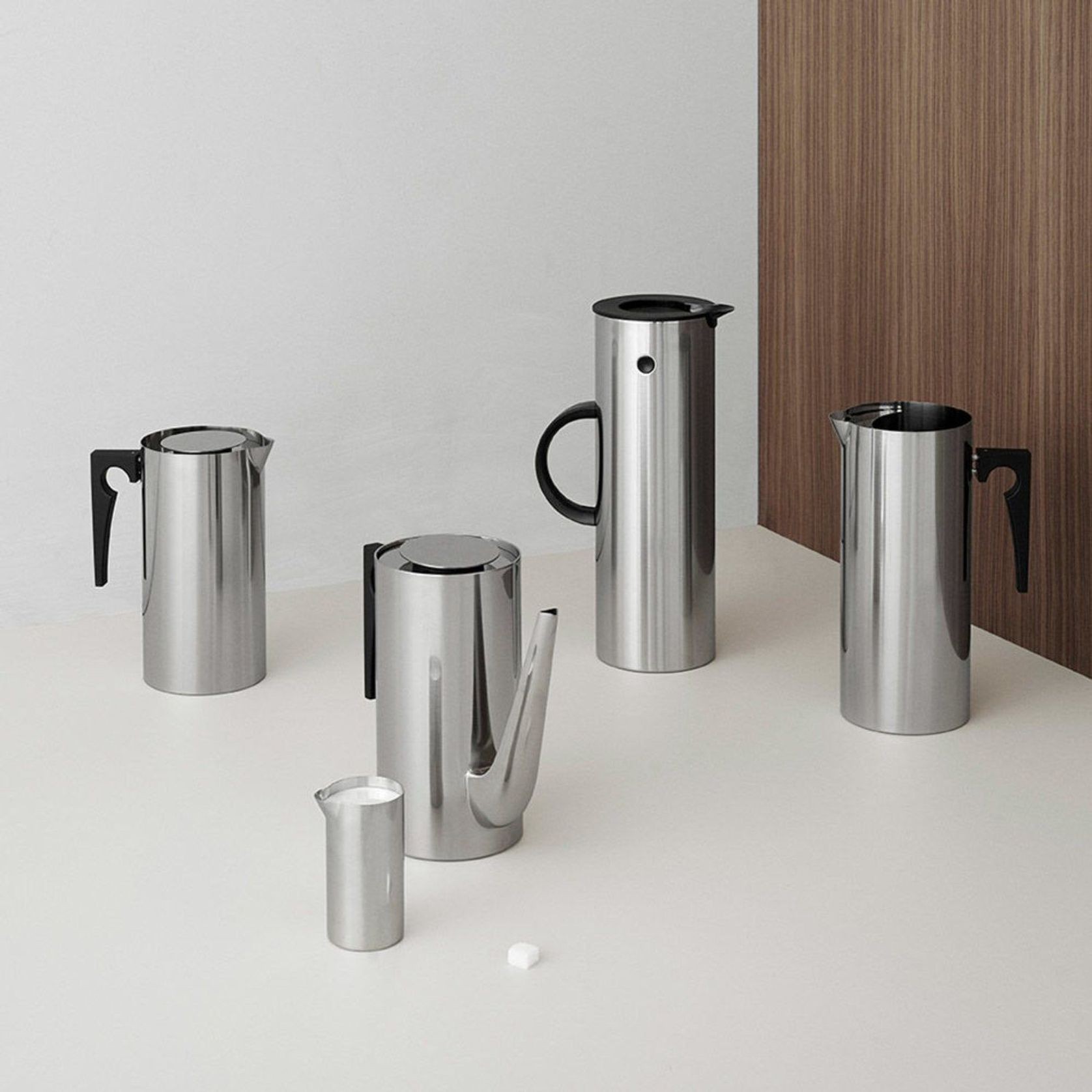 Stelton | Arne Jacobsen Cylinda Line | Jug With Ice Lip gallery detail image