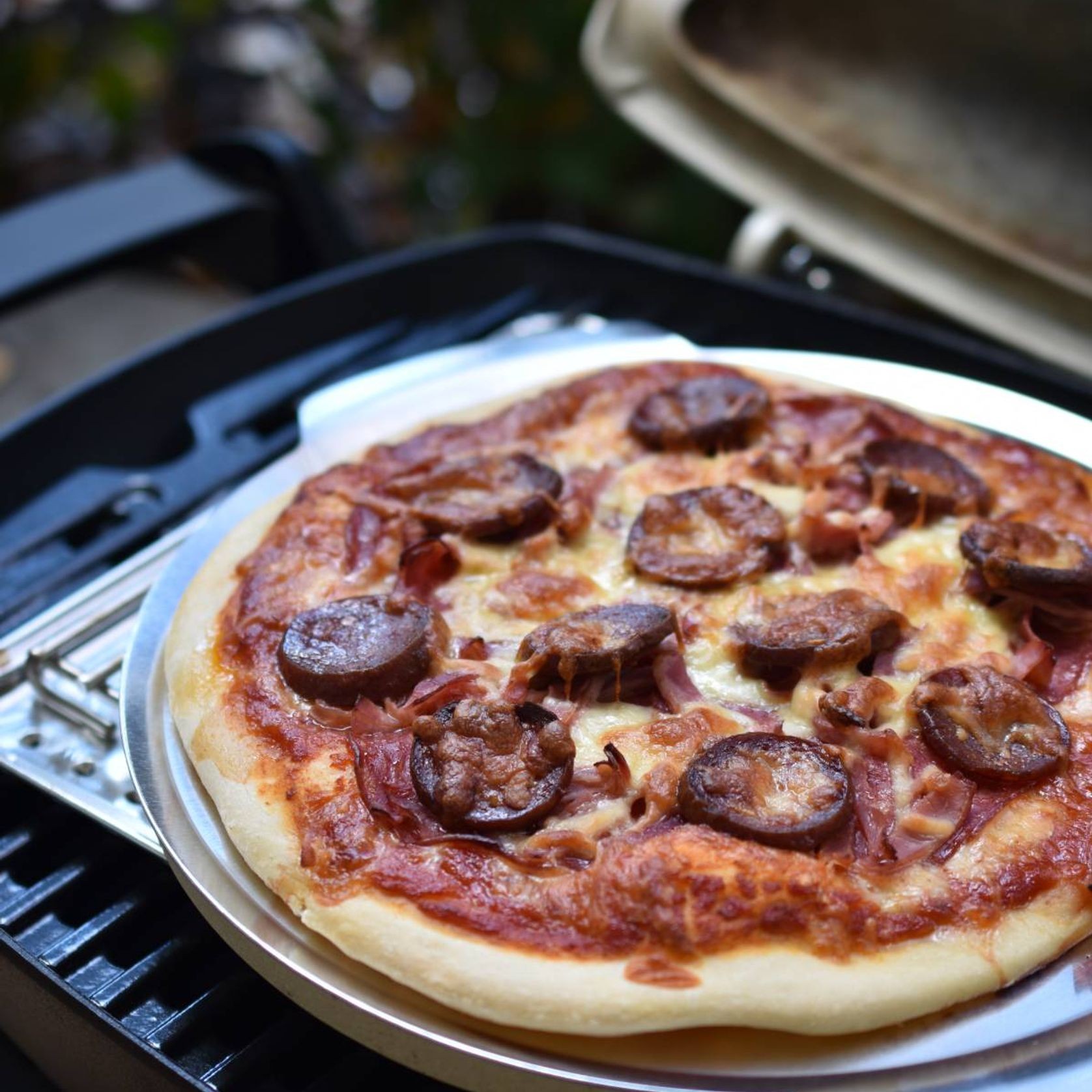 Weber Easy-Serve Pizza Tray gallery detail image