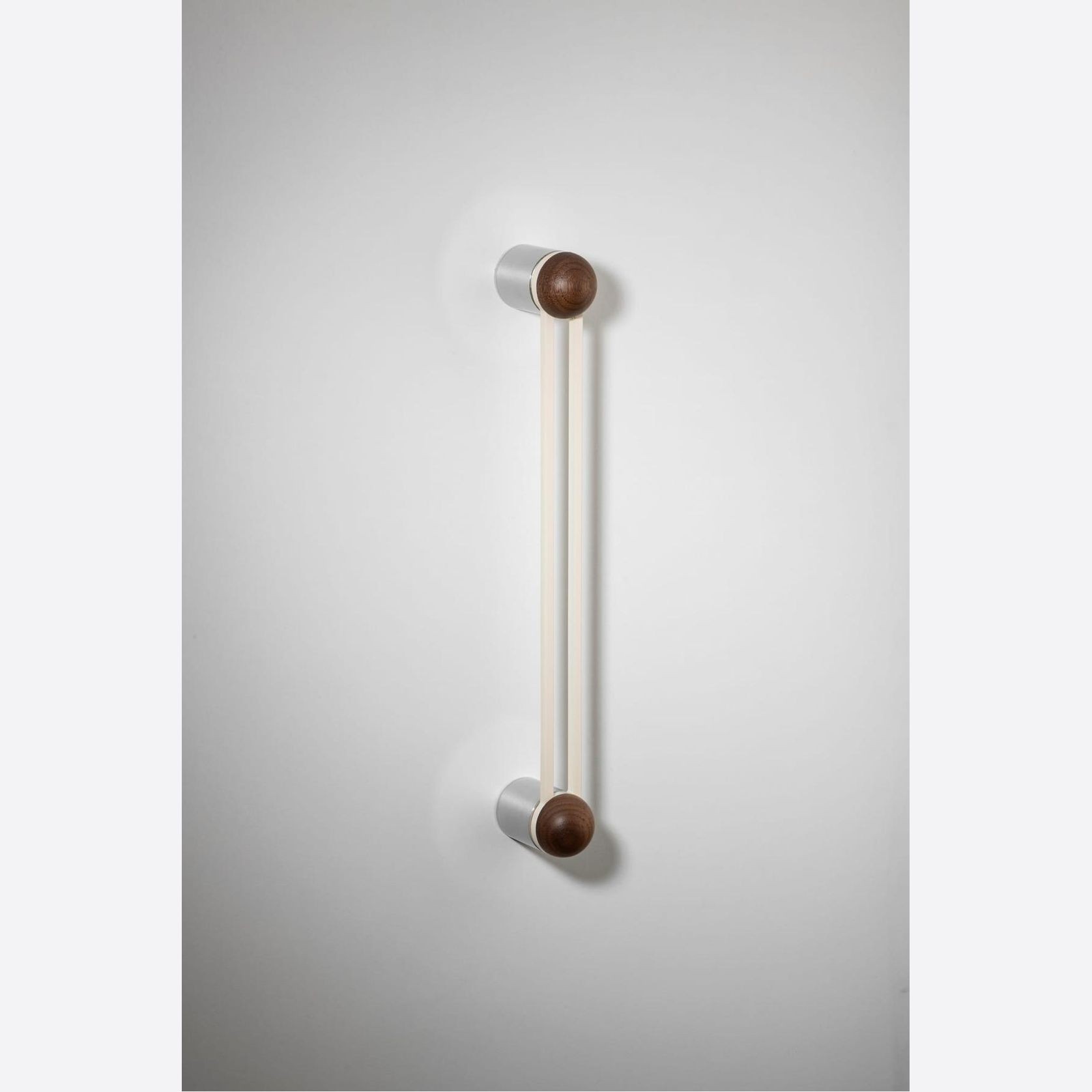 H04 Pull Handle Long gallery detail image