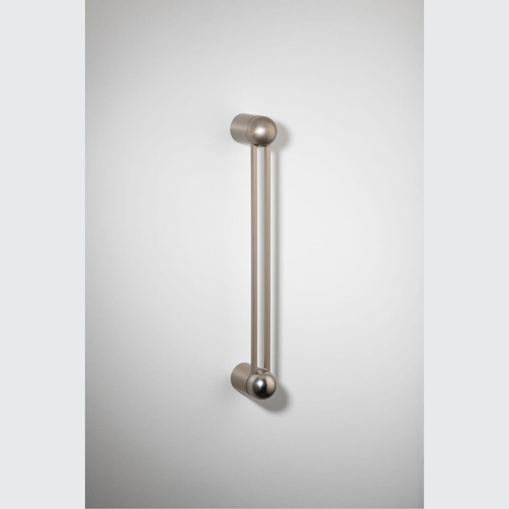 H04 Pull Handle Long gallery detail image