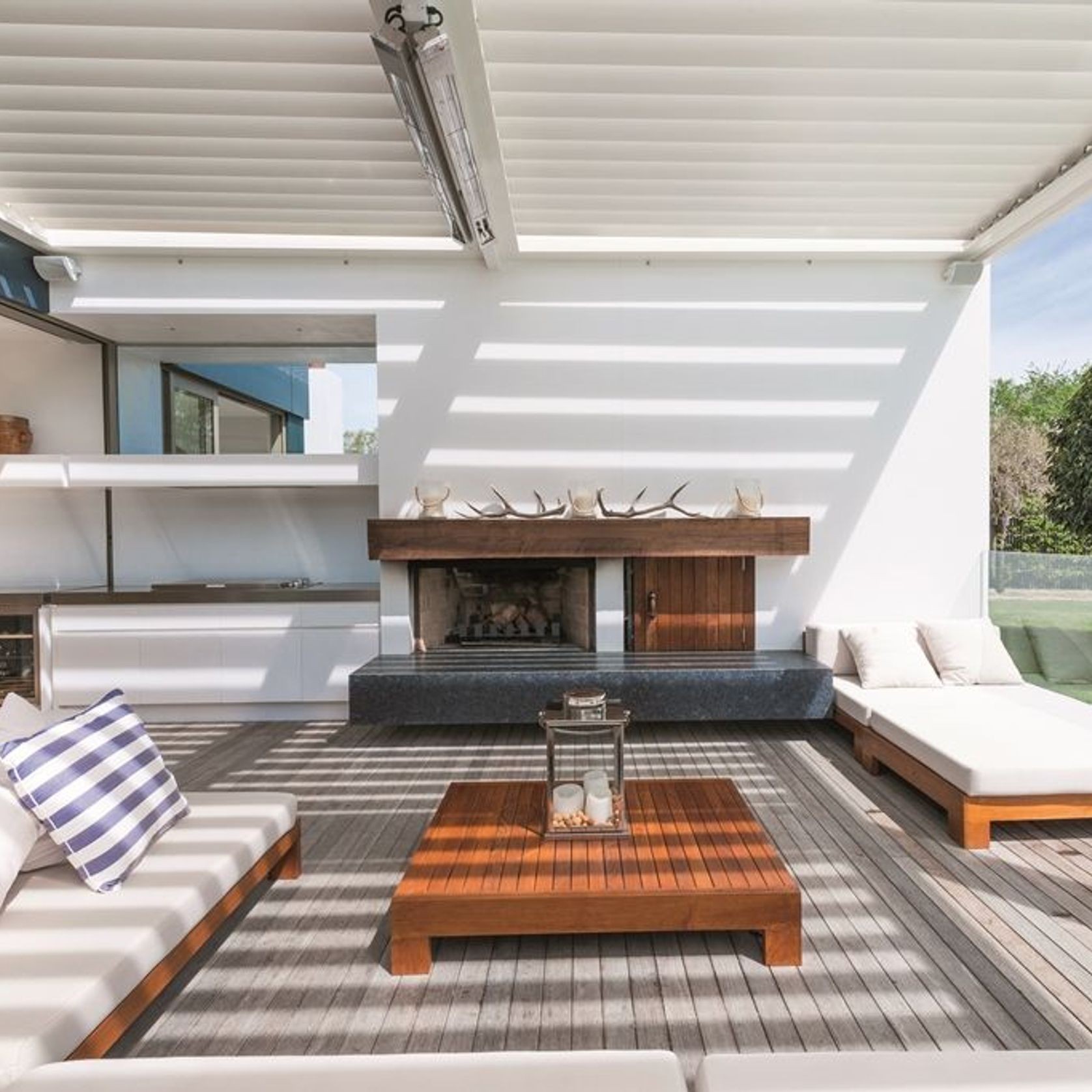 200 Suburban Opening Roof gallery detail image