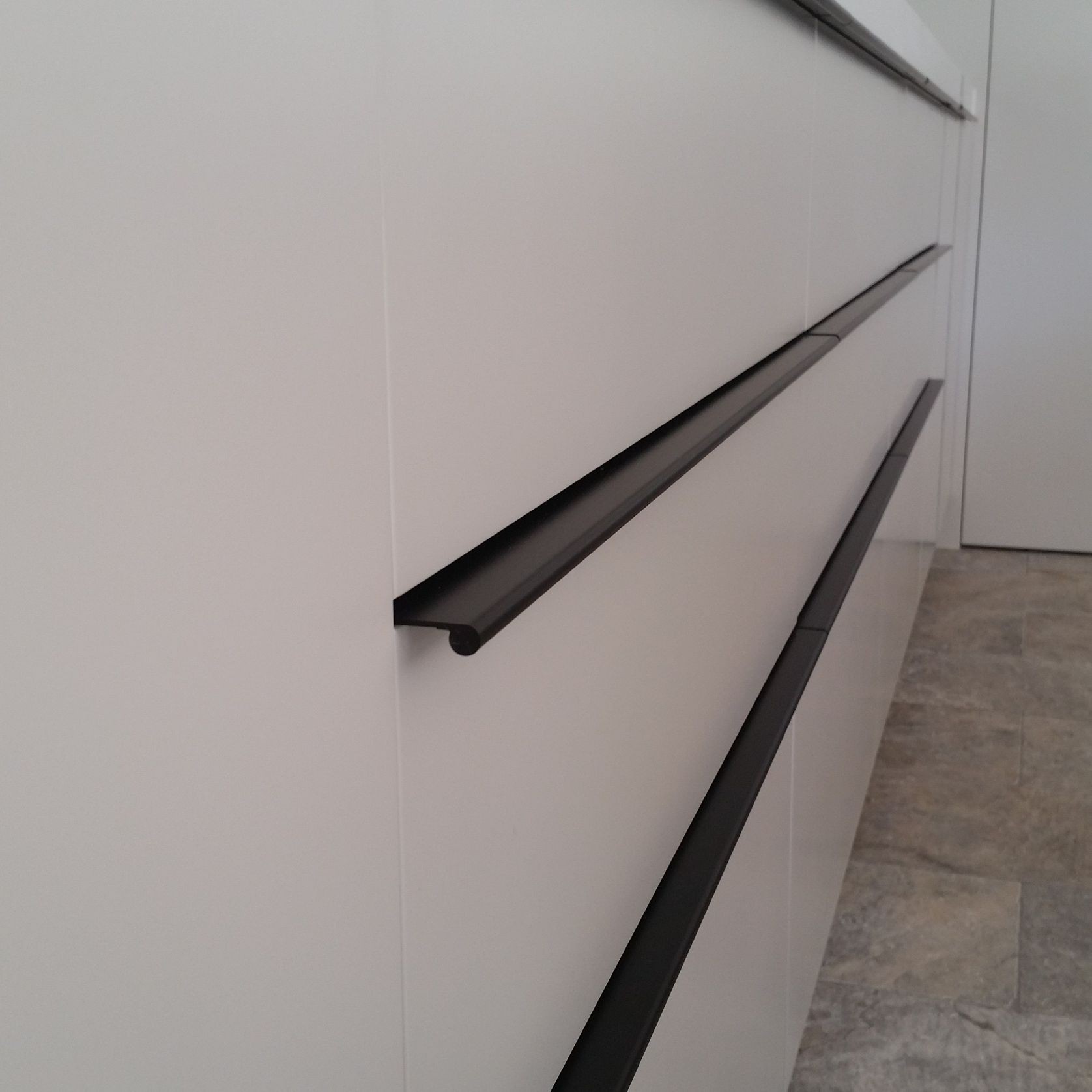 HB370 + HB380 Series Continuous Drawer Pull gallery detail image