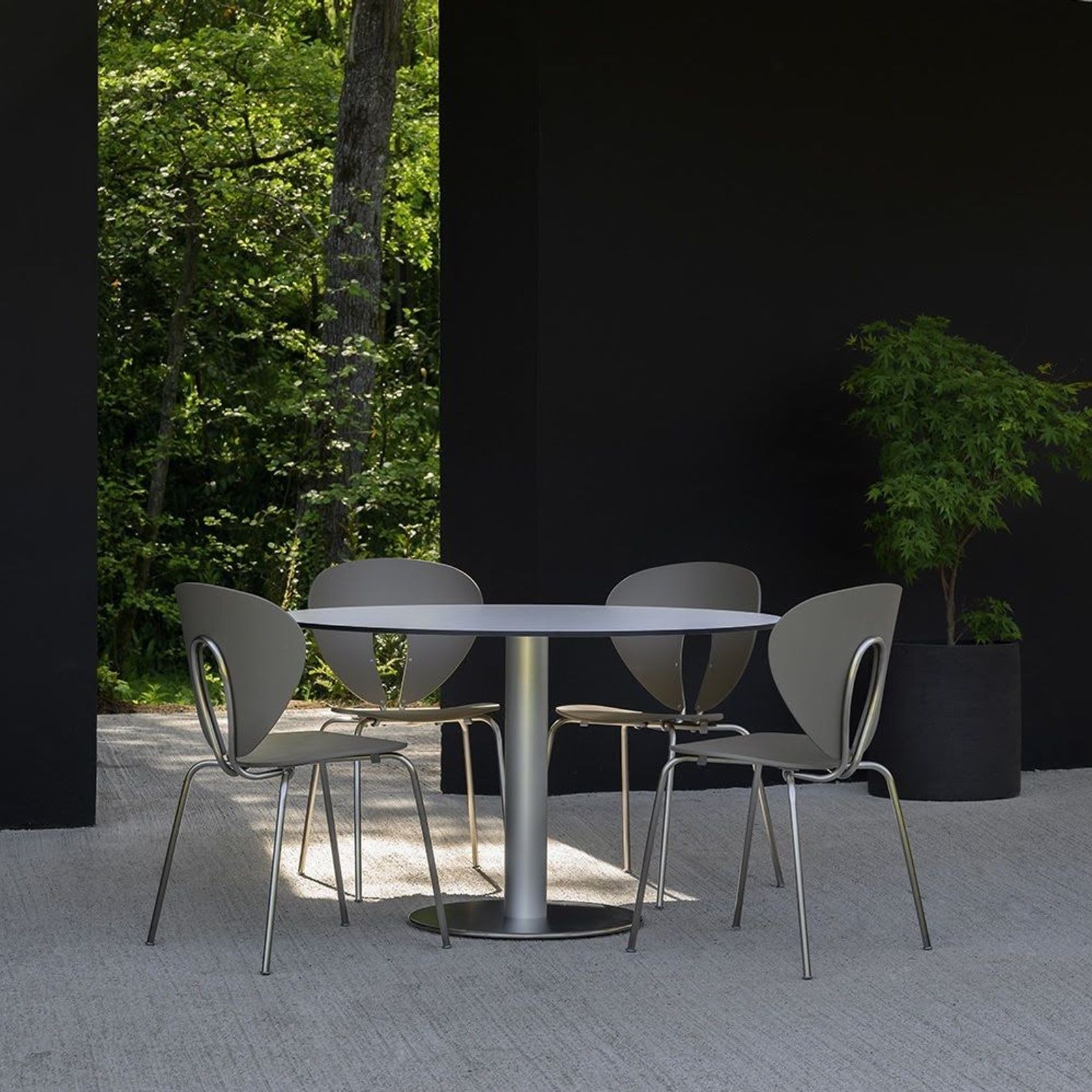 Zero Round Table by Stua gallery detail image