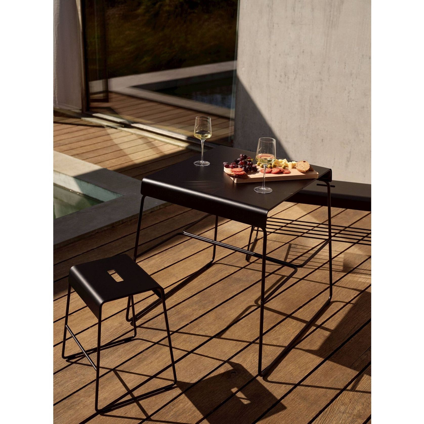 Zone A-Bench w. Shelf | Outdoor gallery detail image