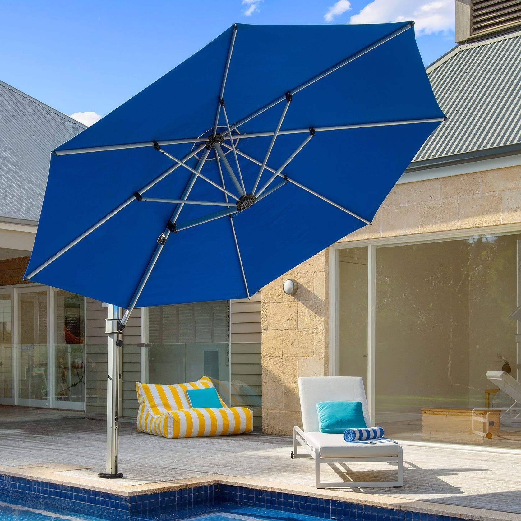 Aurora Cantilever Umbrella gallery detail image