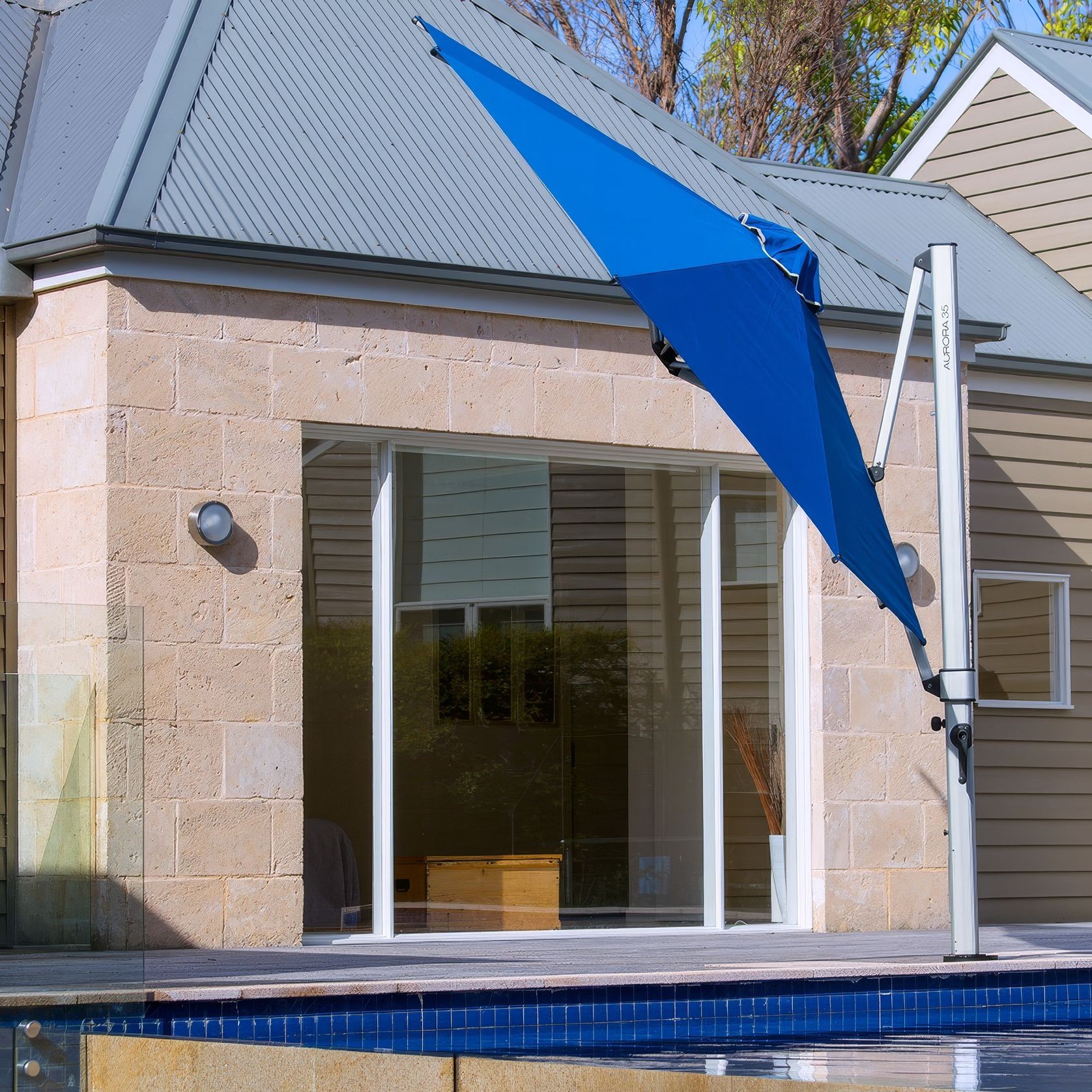 Aurora Cantilever Umbrella gallery detail image
