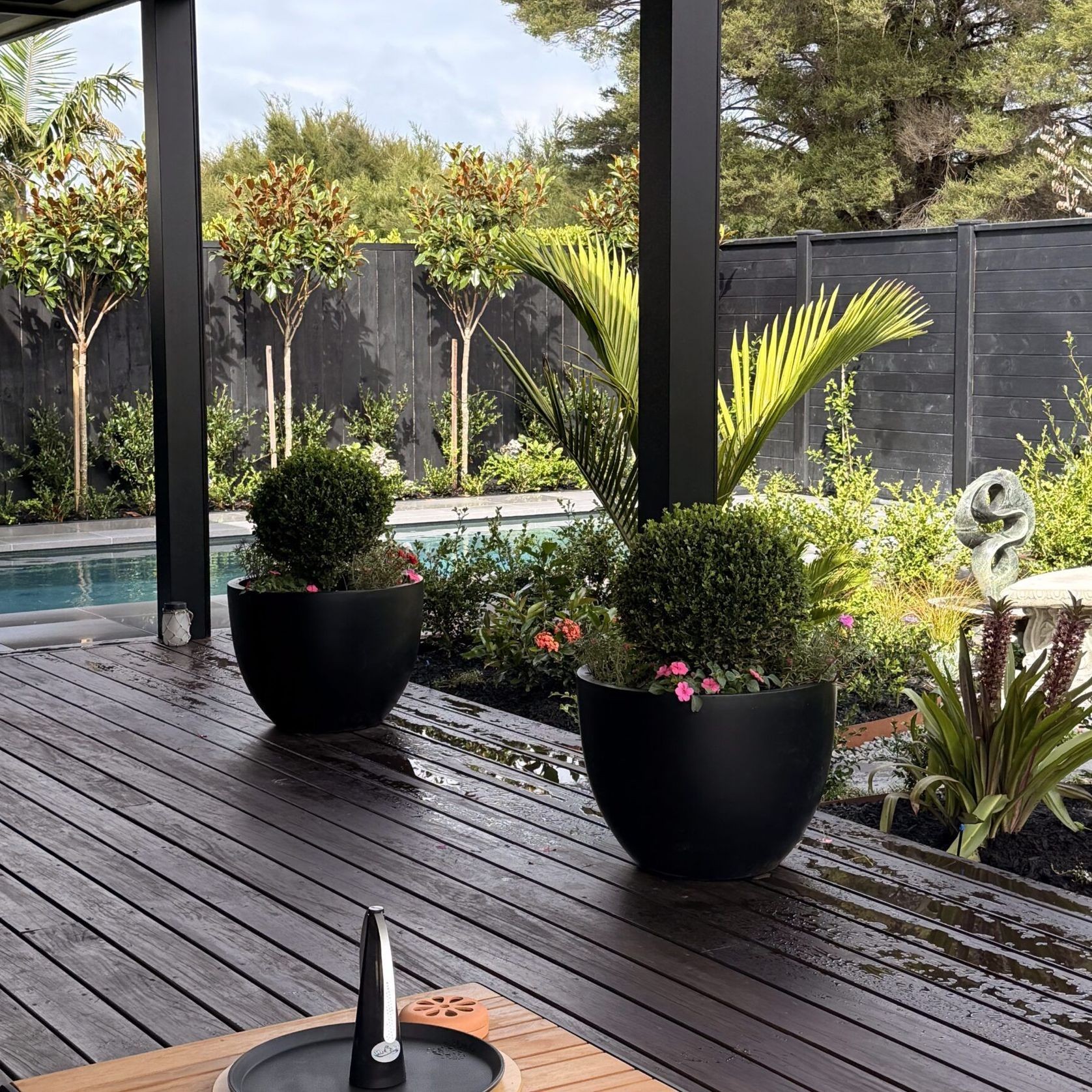 Bianca Egg Pot gallery detail image