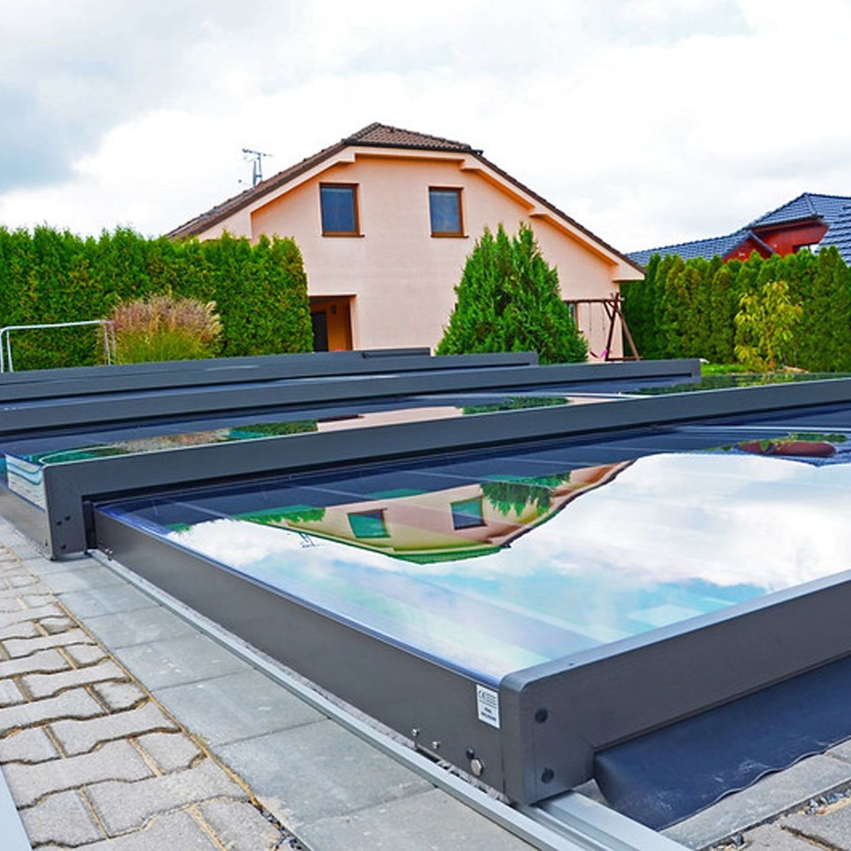 eChampion Pool Enclosure gallery detail image