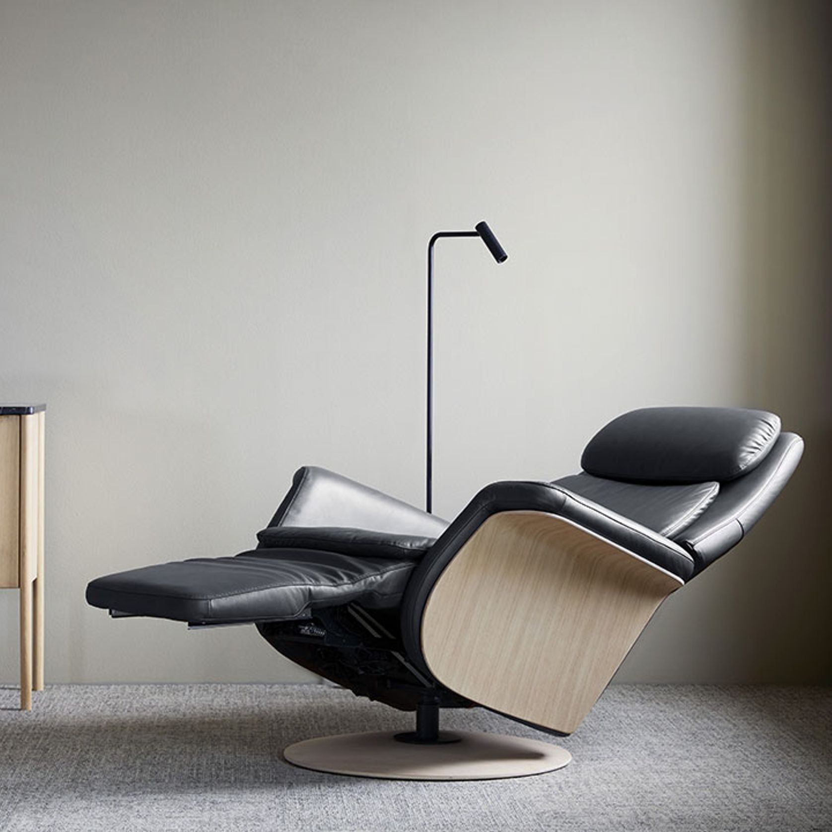 Stressless® Sam Wood - W/ Heat & Massage gallery detail image