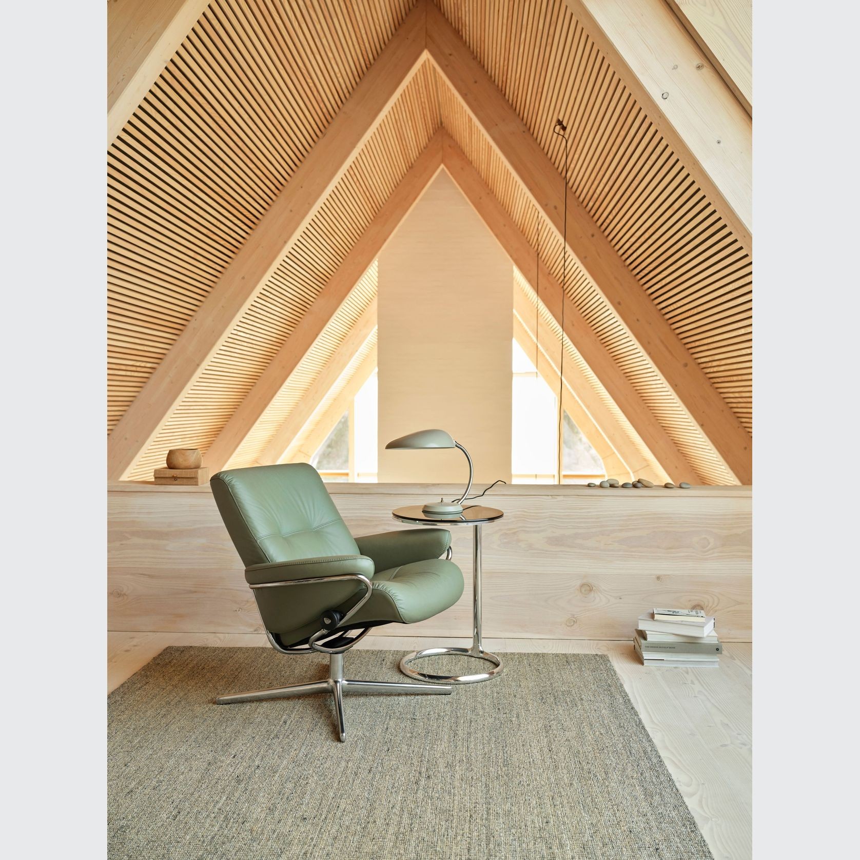 Stressless® Berlin Recliner with Adjustable Headrest gallery detail image