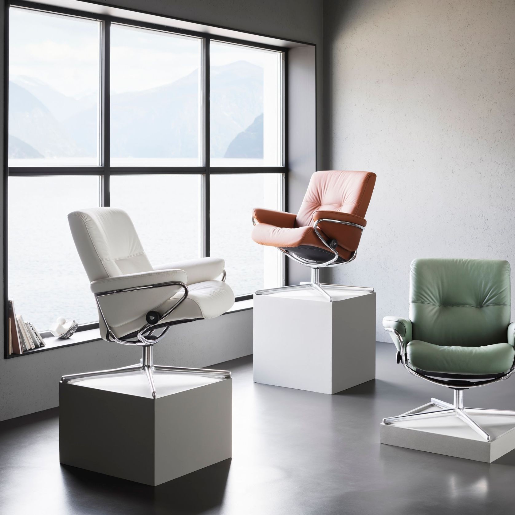 Stressless® Berlin Recliner with Adjustable Headrest gallery detail image