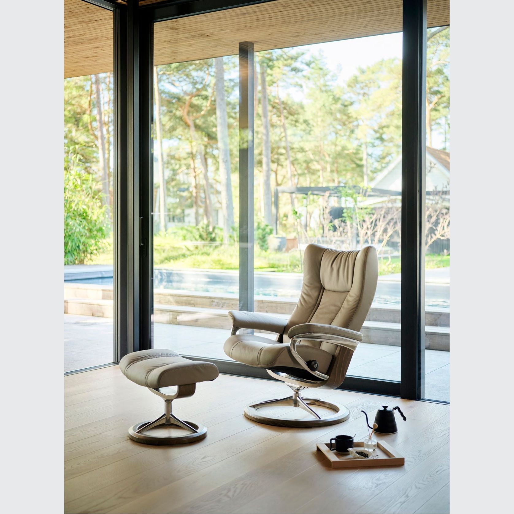 Stressless® Wing (M) Classic Recliner gallery detail image