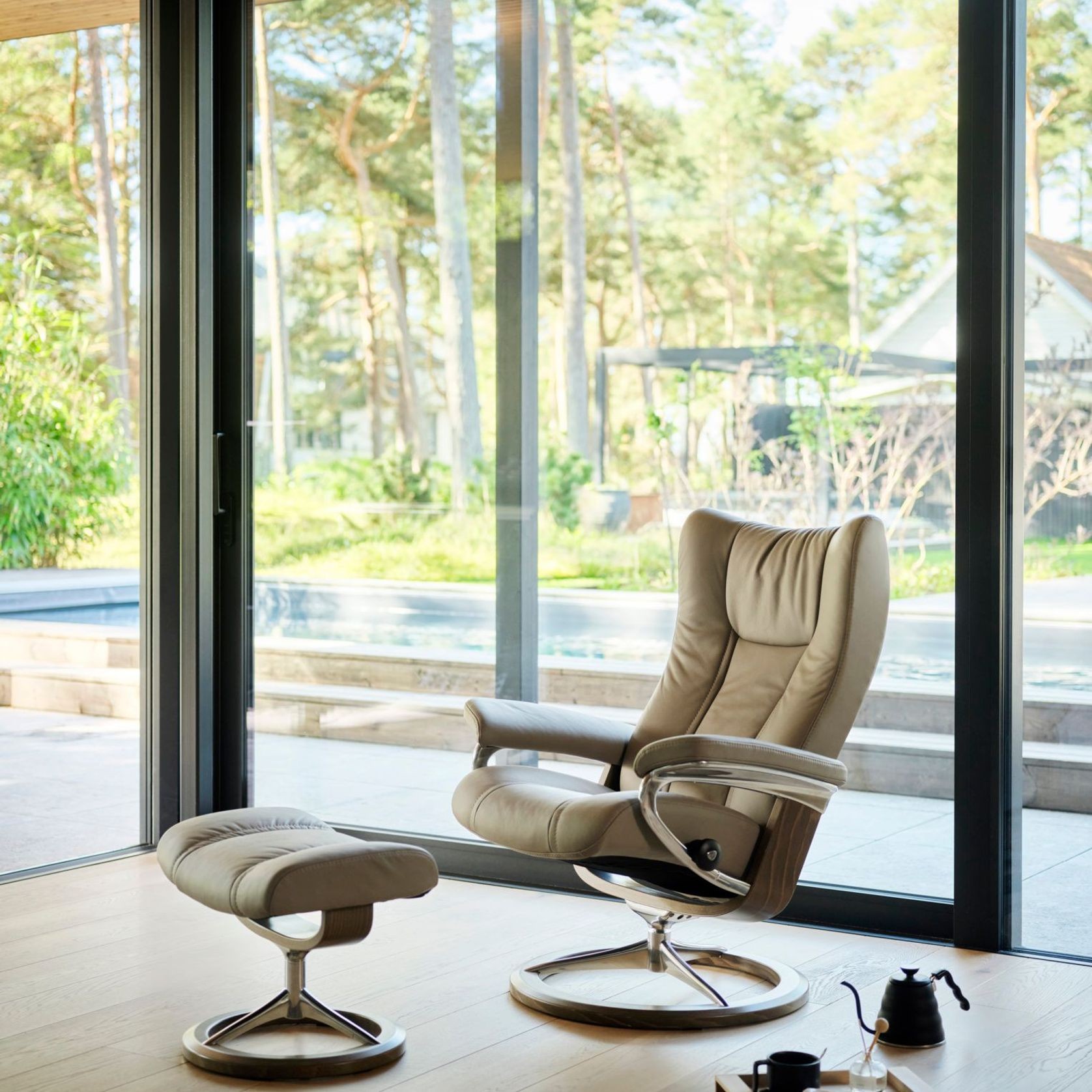 Stressless® Wing (M) Classic Recliner gallery detail image